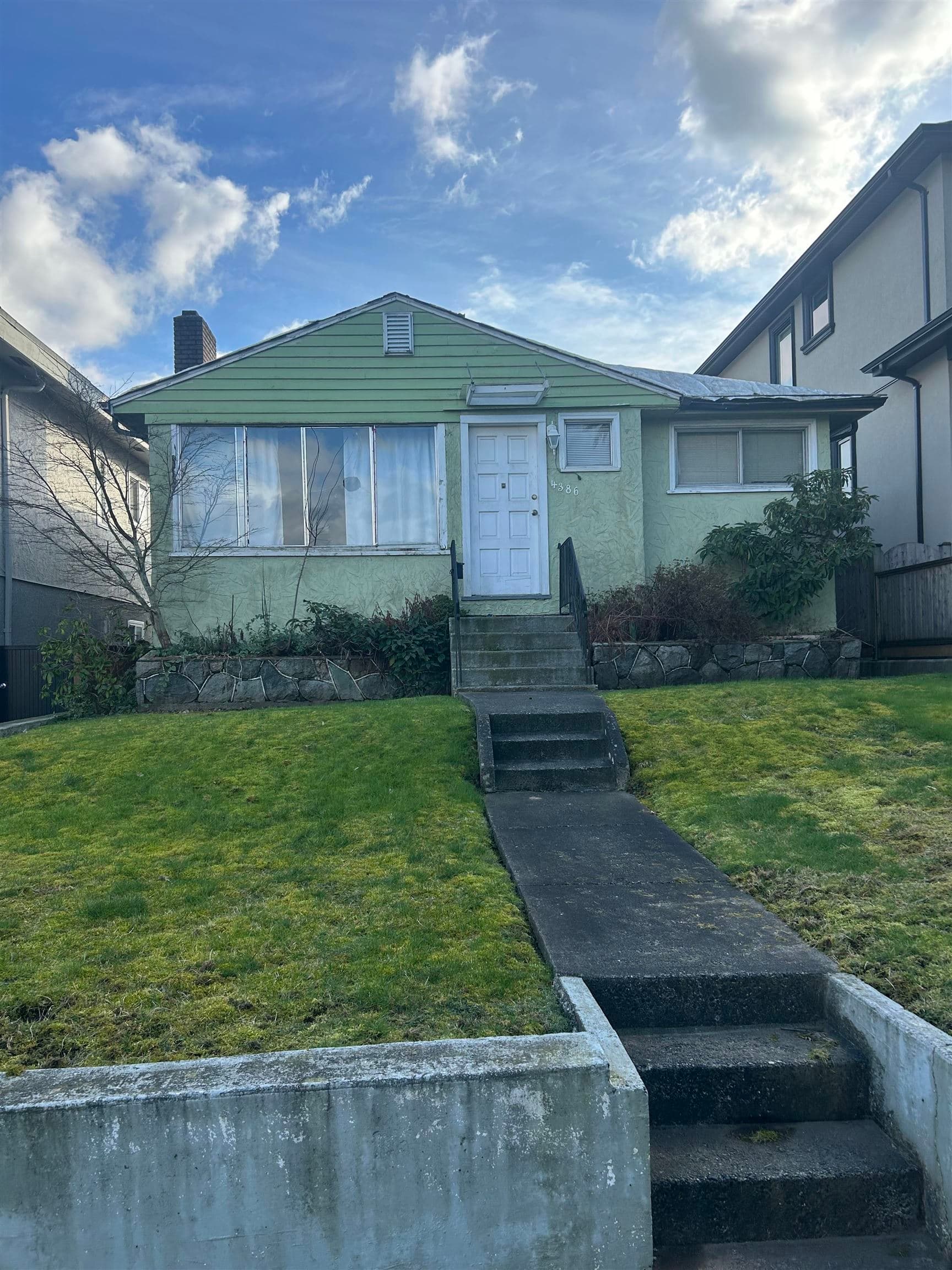4386 Oxford Street, Burnaby, V5C 1E4 — photo 1