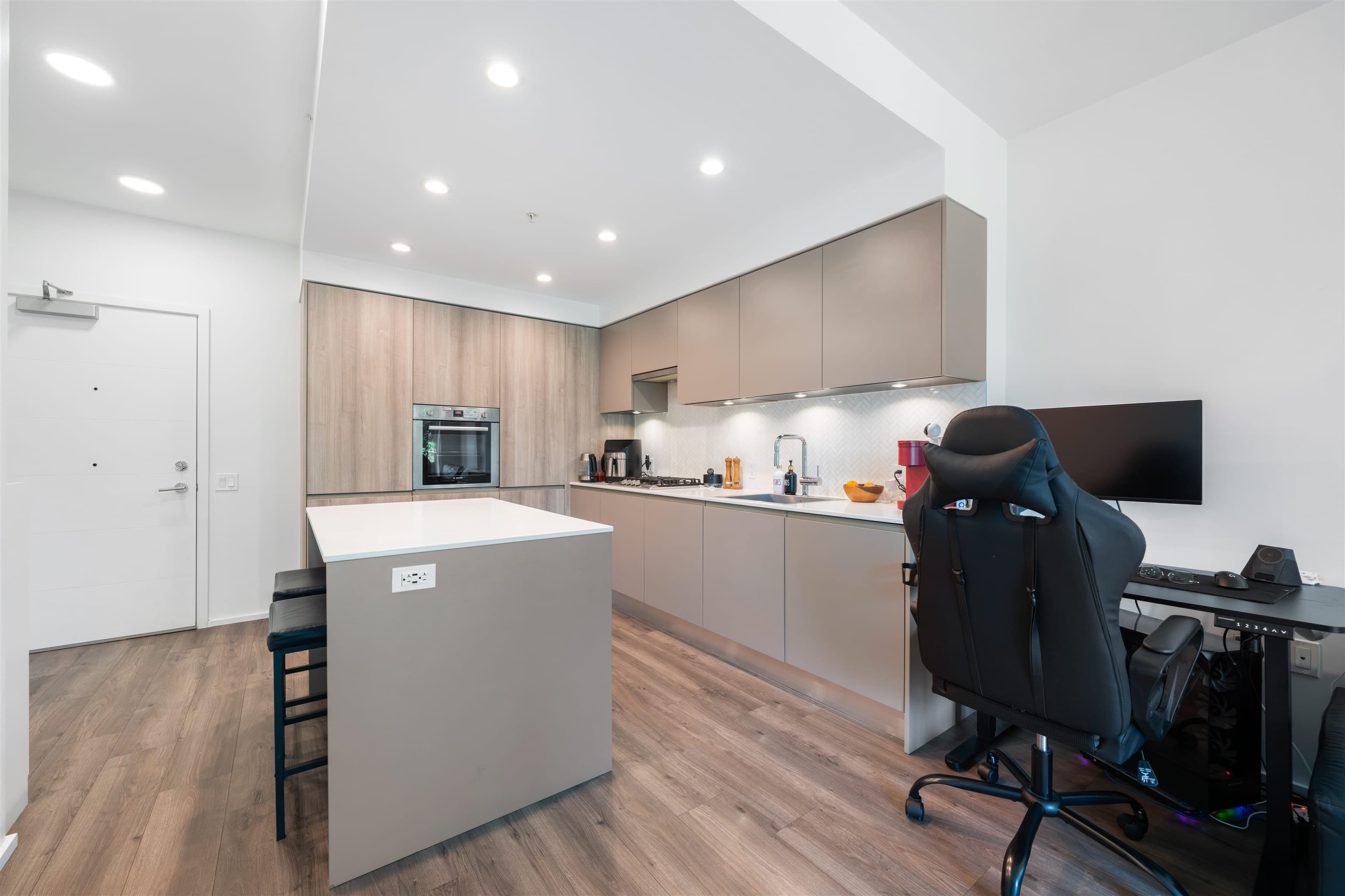 202 - 3809 Evergreen Place, Burnaby, V3J 0M1 — photo 4