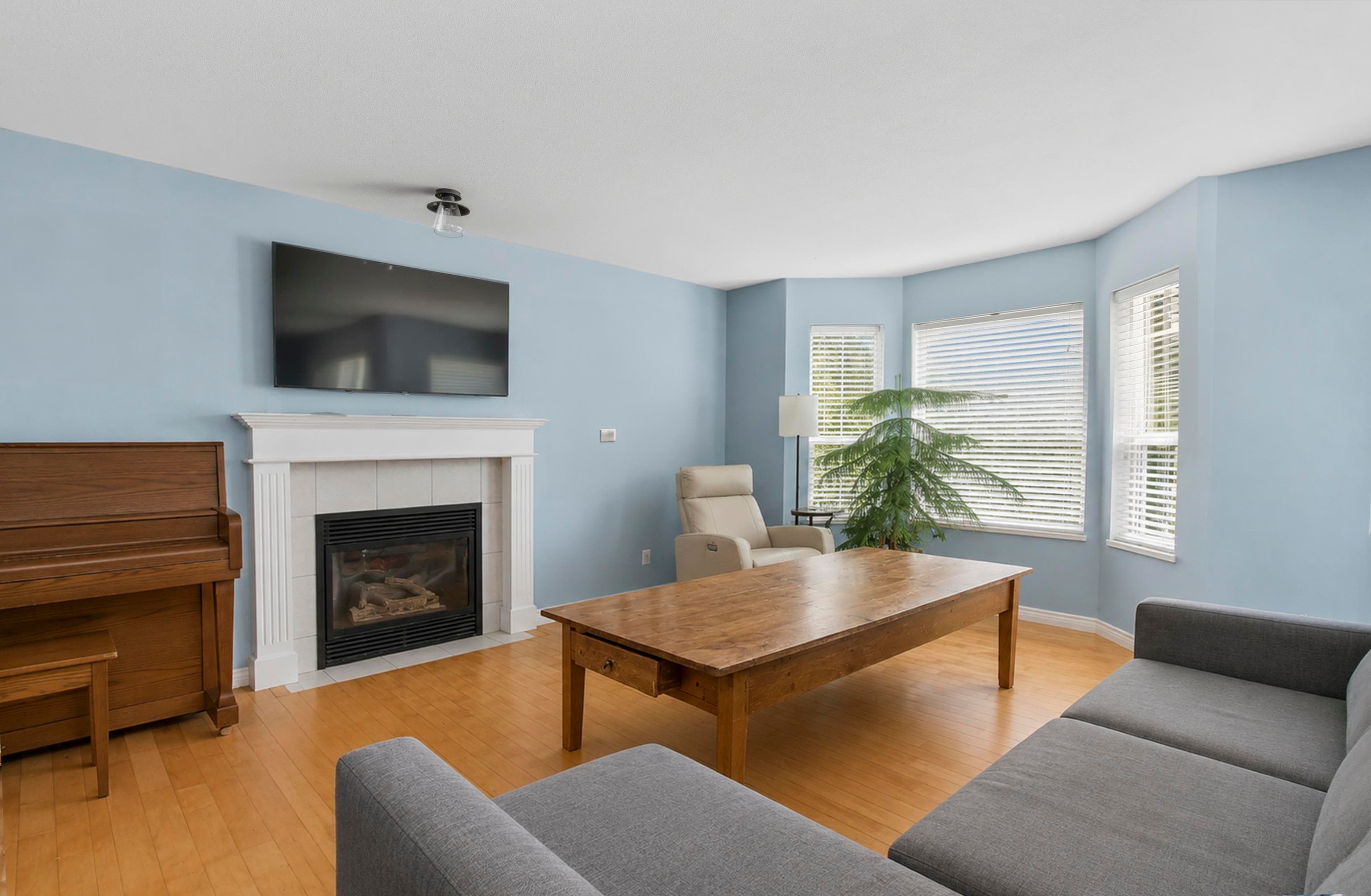 1827 Mamquam Road, Squamish, V0N 1T0 — photo 2