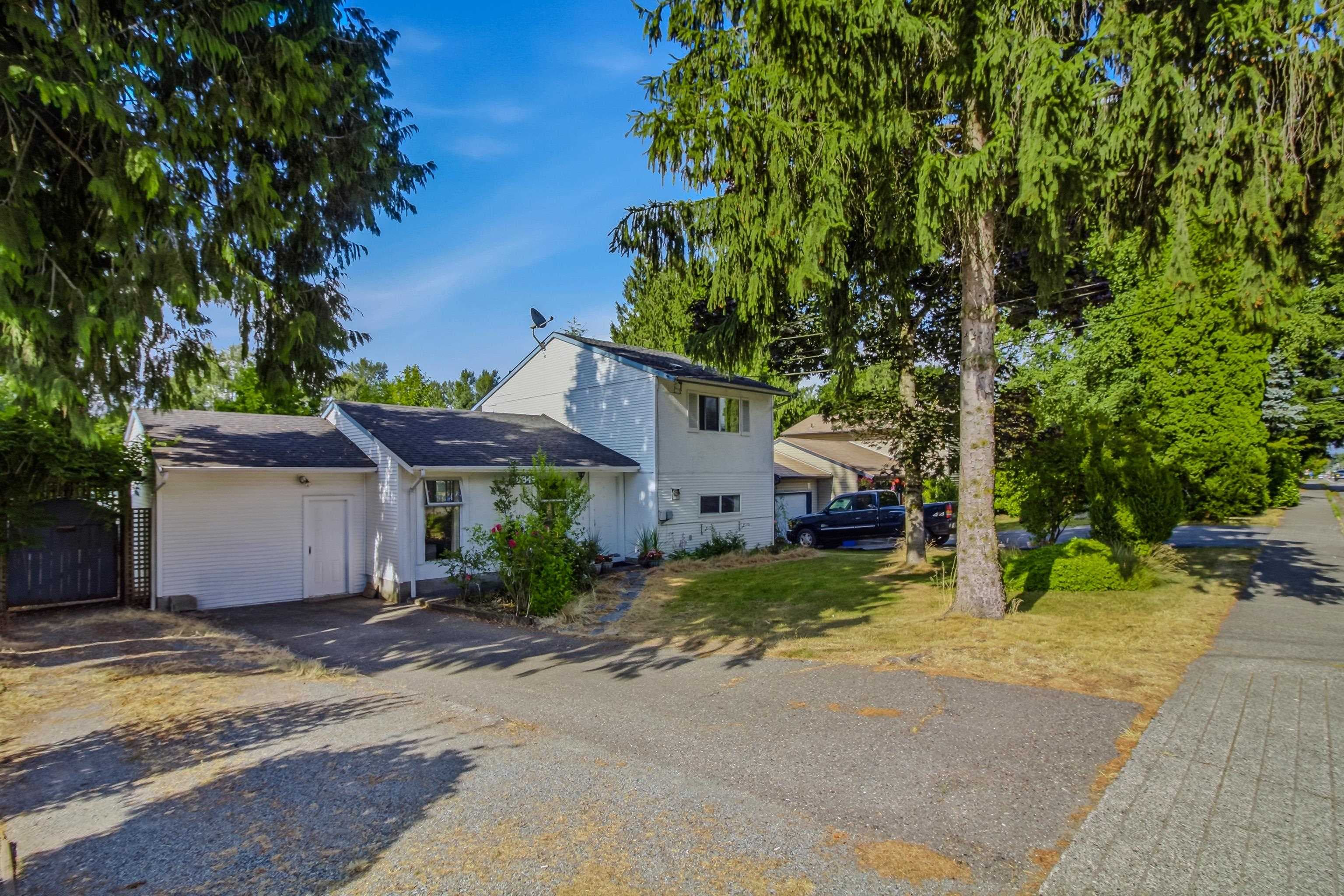 26549 32 Avenue, Langley, V4W 3E8 — photo 1