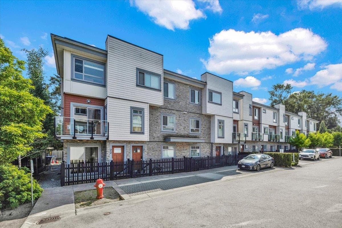 22 - 13328 96 Avenue, Surrey, V3V 1Y4 — photo 2