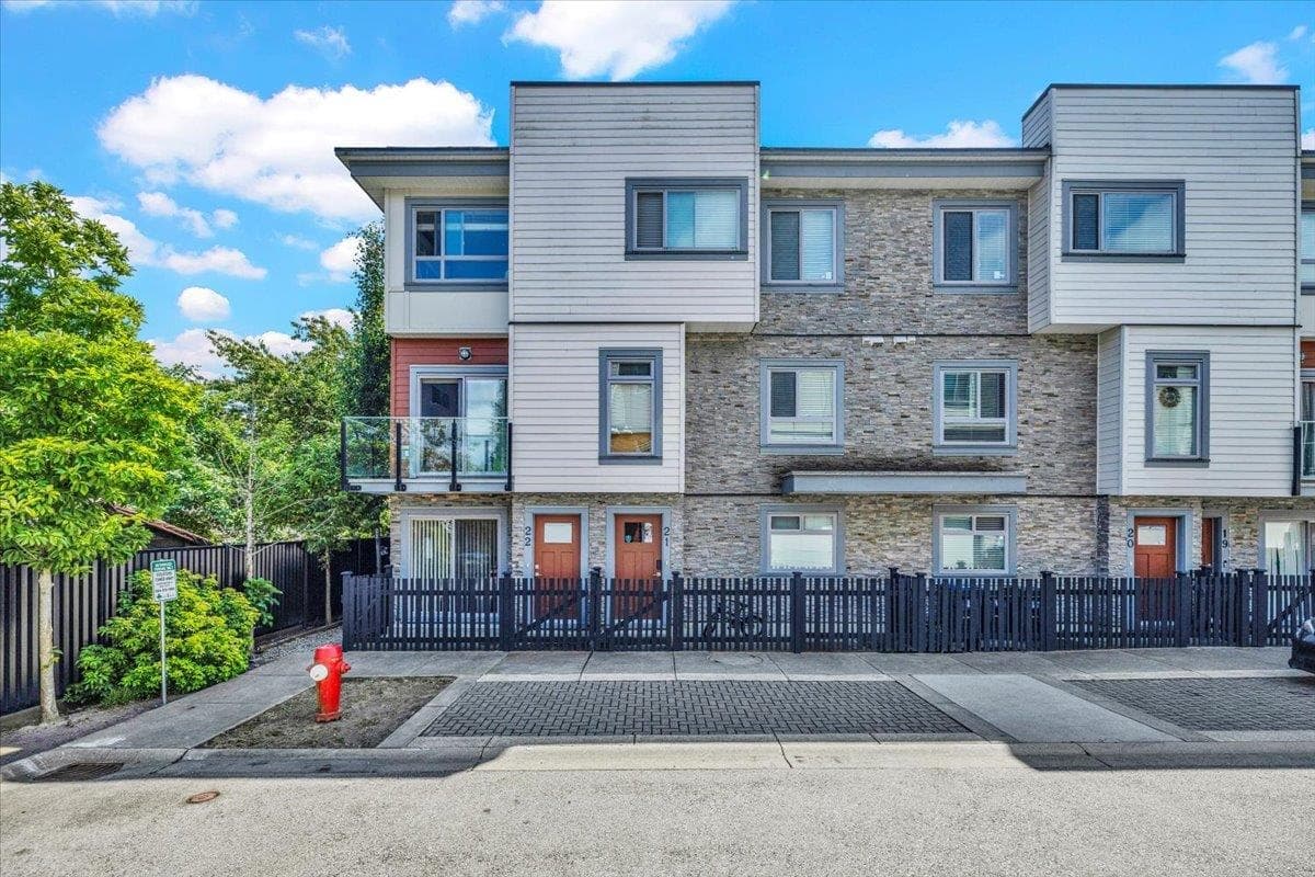 22 - 13328 96 Avenue, Surrey, V3V 1Y4 — photo 1