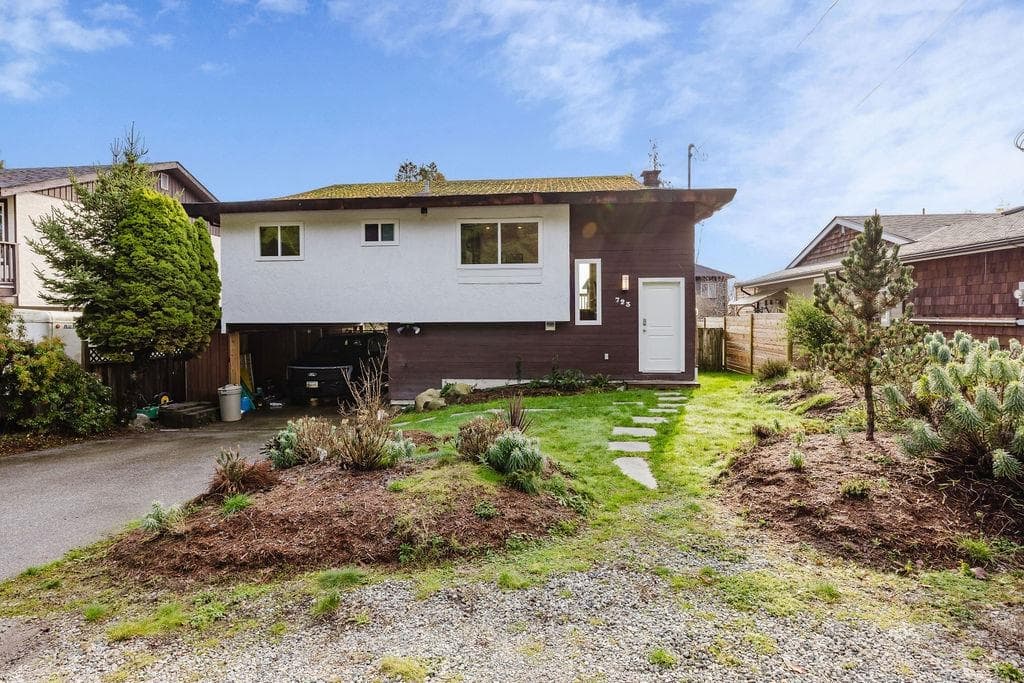 723 Tricklebrook Way, Gibsons