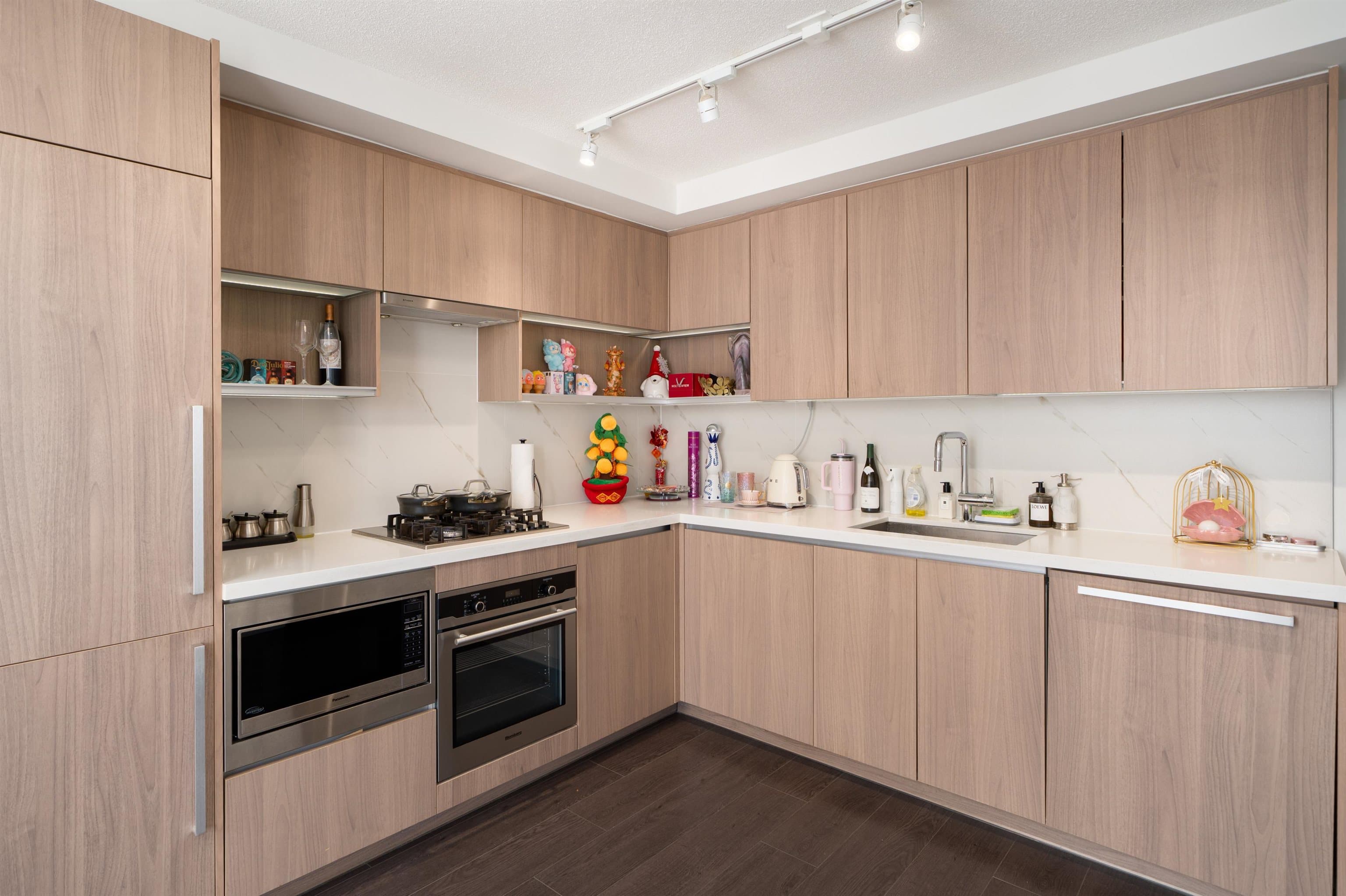 1602 - 8833 Hazelbridge Way, Richmond, V6X 0N3 — photo 2