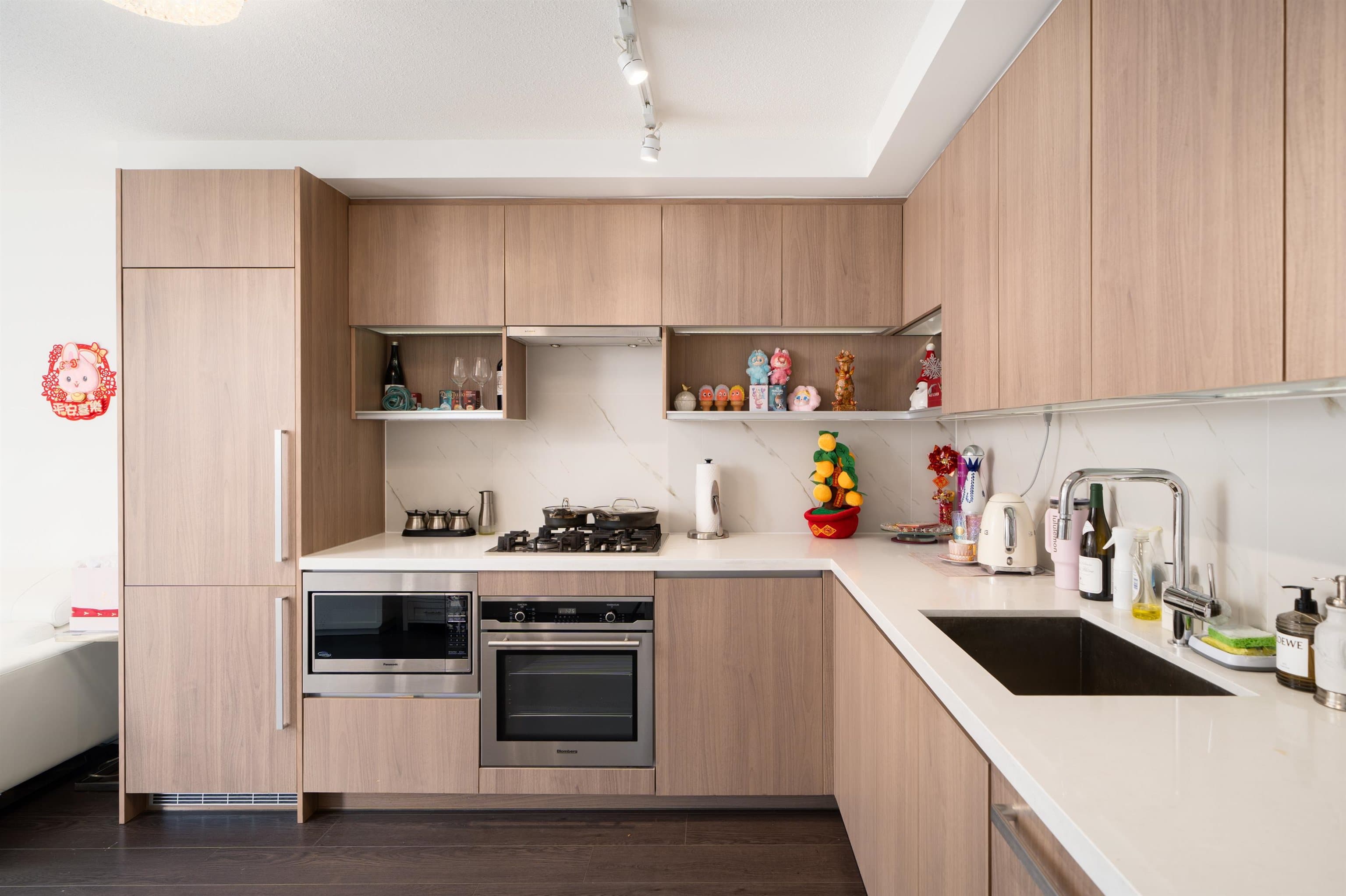 1602 - 8833 Hazelbridge Way, Richmond, V6X 0N3 — photo 3