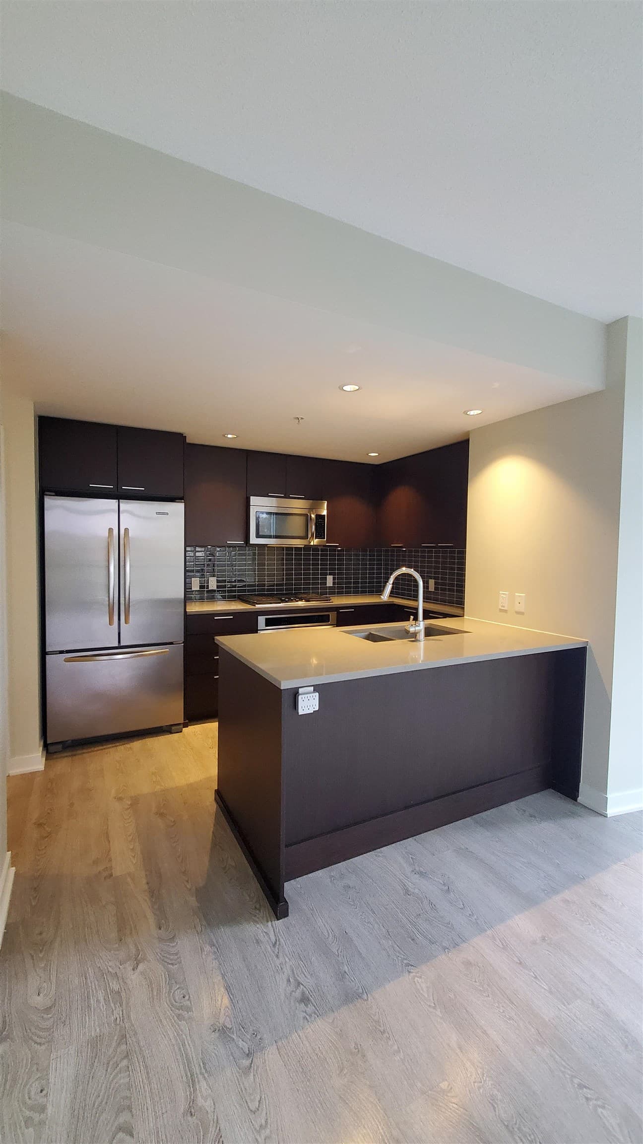 702 - 2975 Atlantic Avenue, Coquitlam, V3B 0C6 — photo 2