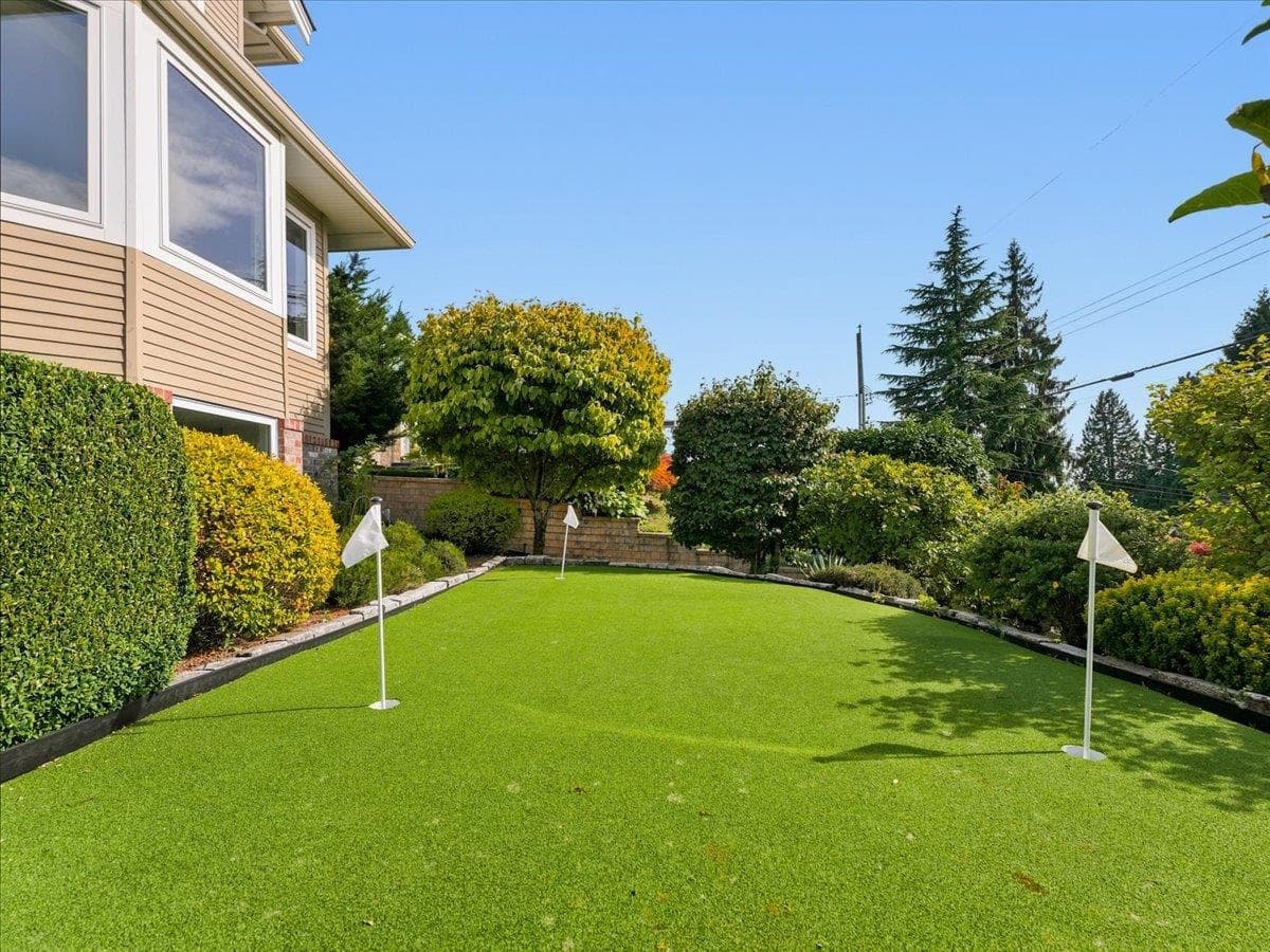 990 Leyland Street, West Vancouver, V7T 2S4 — photo 3