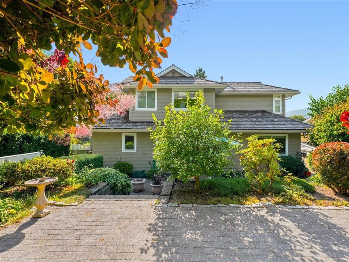 990 Leyland Street, West Vancouver, V7T 2S4 — photo 4