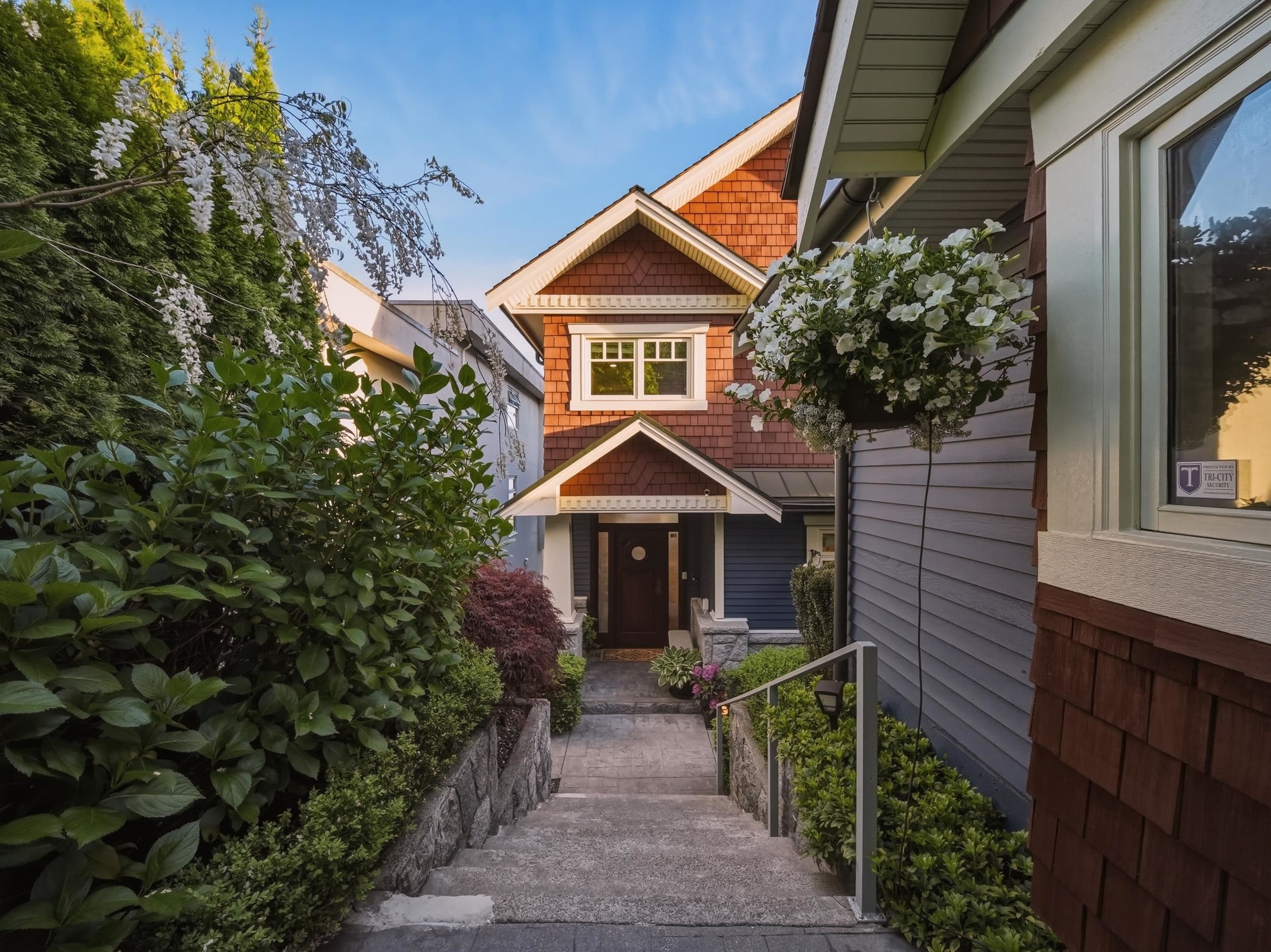 648 Alderside Road, Port Moody, V3H 3A5 — photo 5