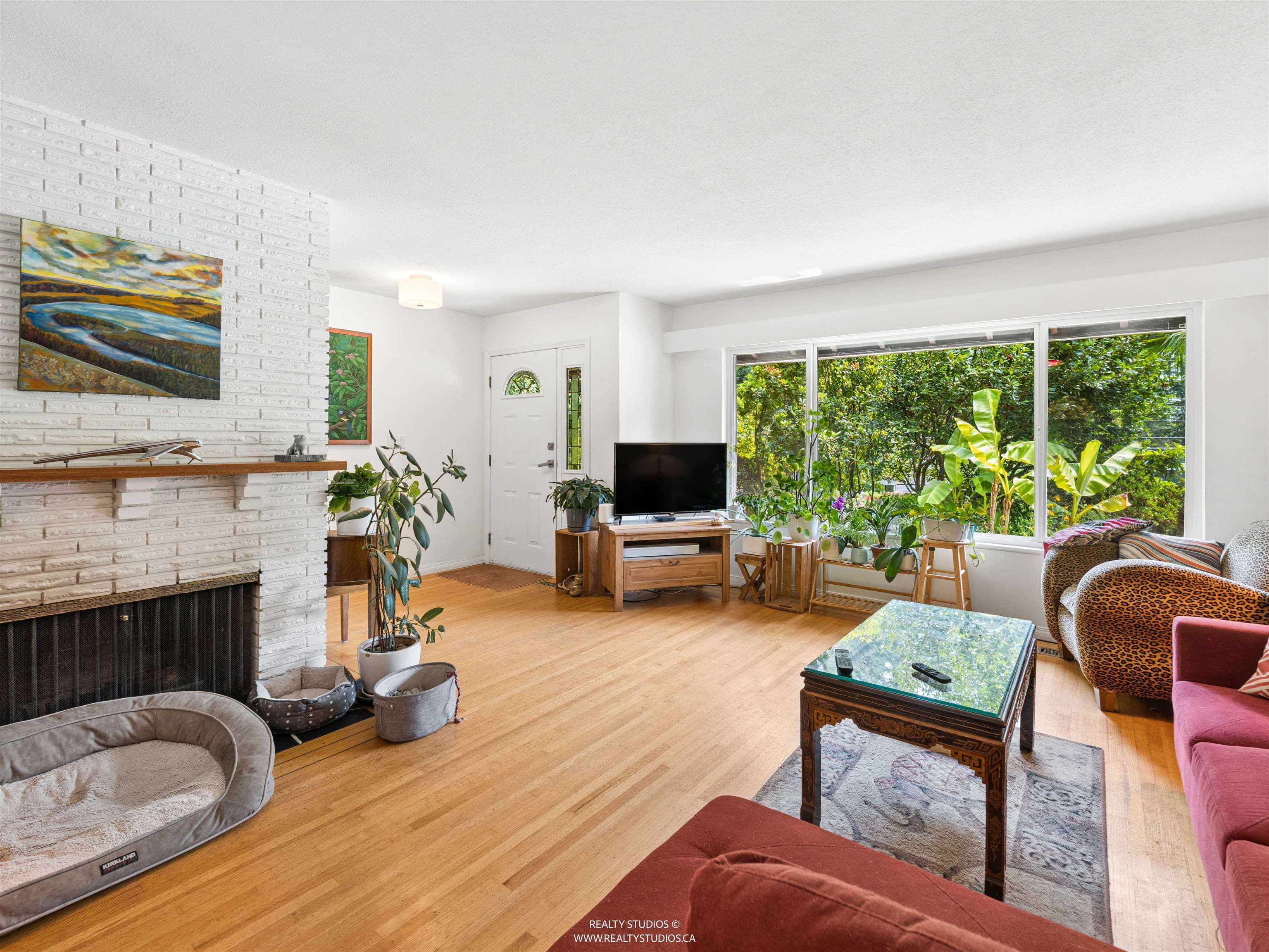 1525 Avonlynn Crescent, North Vancouver, V7J 2V2 — photo 2