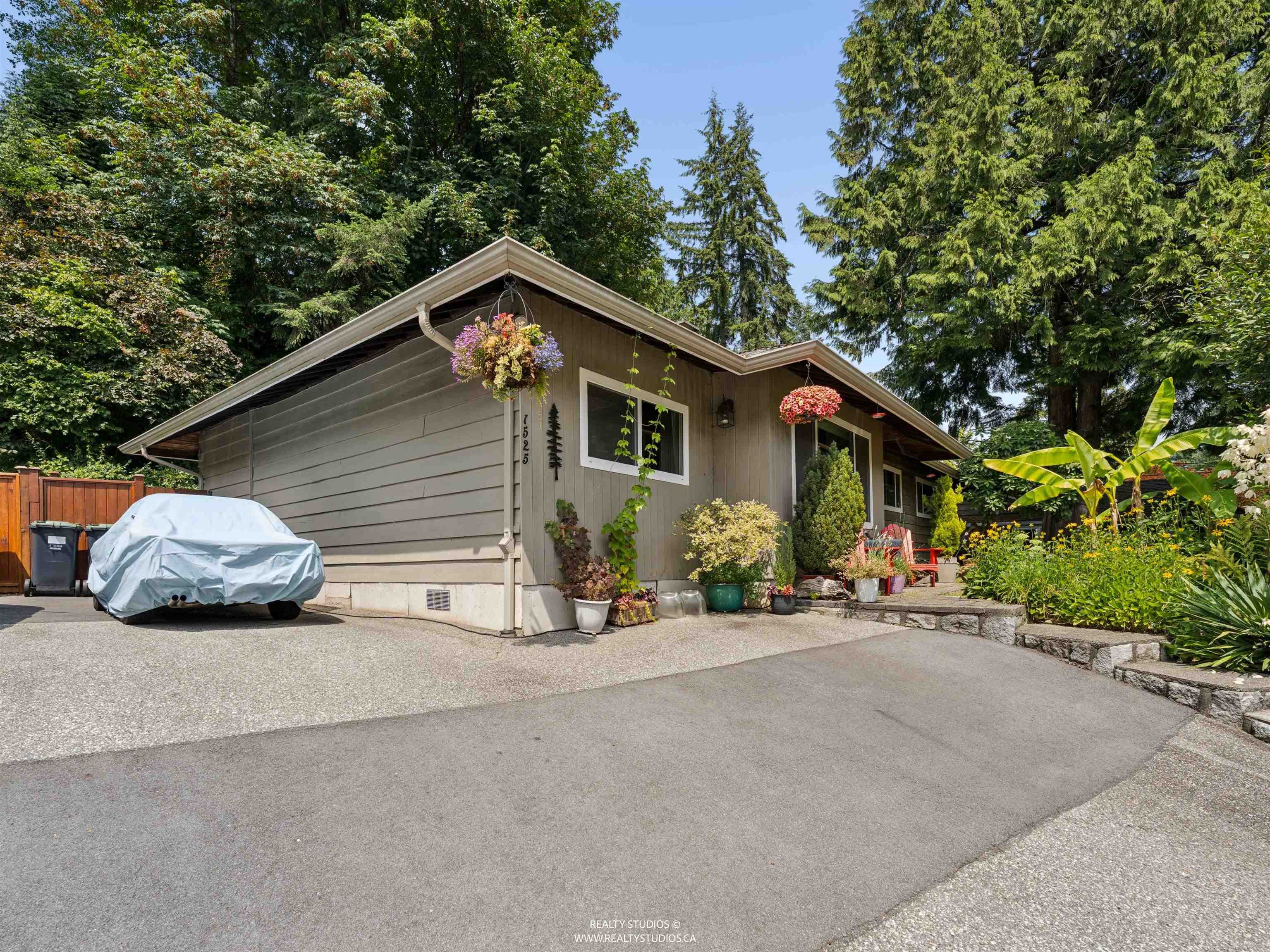1525 Avonlynn Crescent, North Vancouver, V7J 2V2 — photo 1