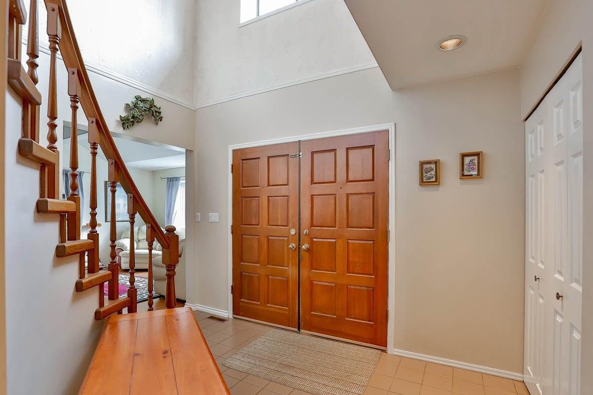 16327 Northglen Close, Surrey, V4N 1X8 — photo 1