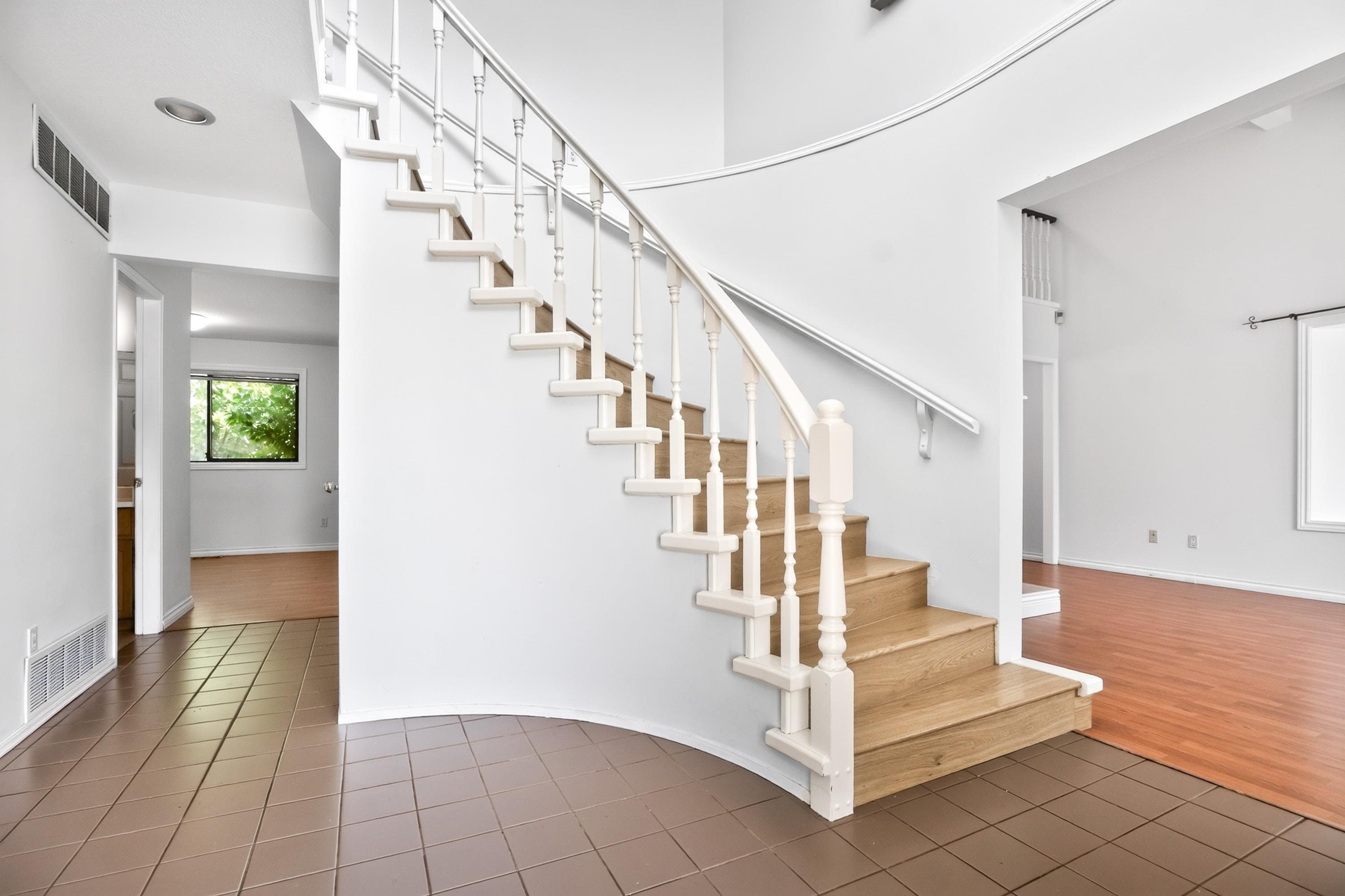 16327 Northglen Close, Surrey, V4N 1X8 — photo 5