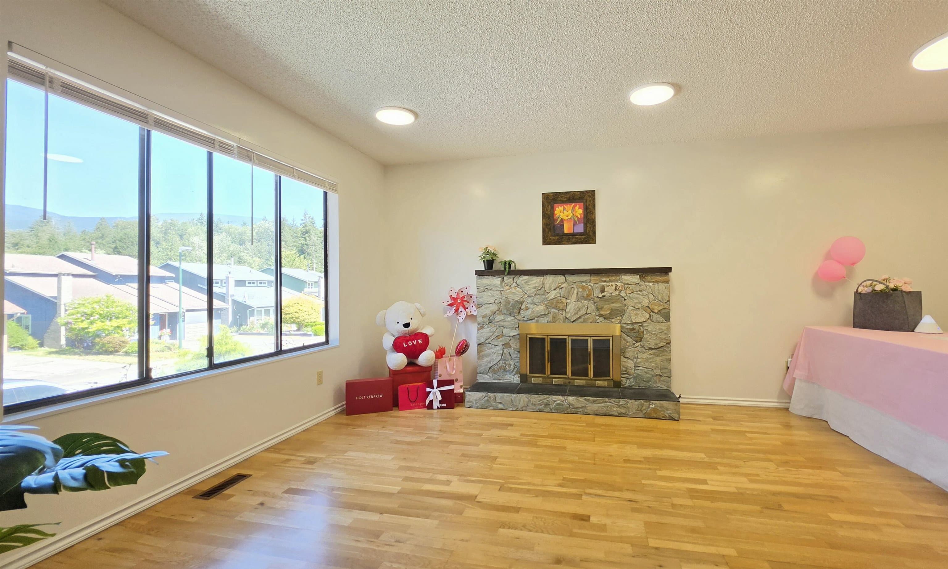 3220 Harwood Avenue, Coquitlam, V3E 1T8 — photo 5