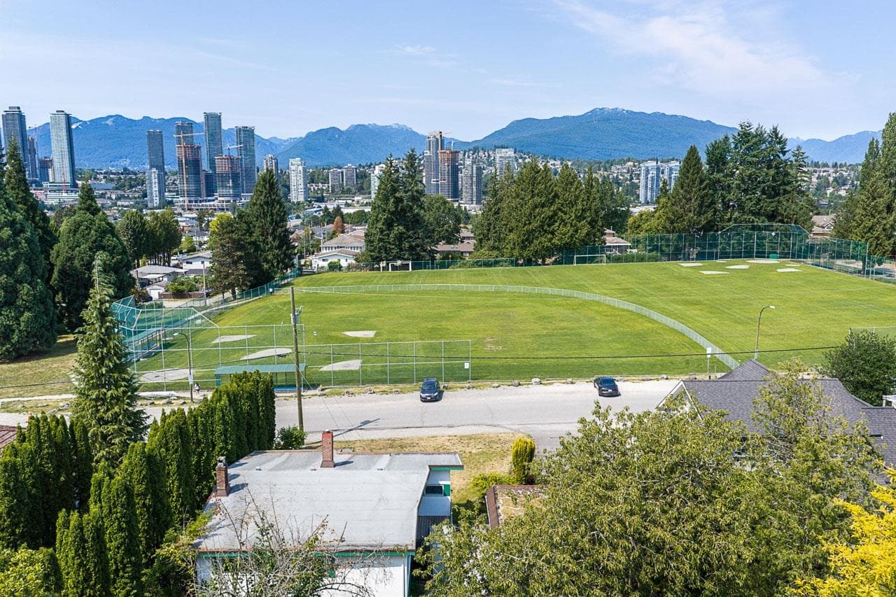 5288 Hardwick Street, Burnaby, V5G 1P9 — photo 2