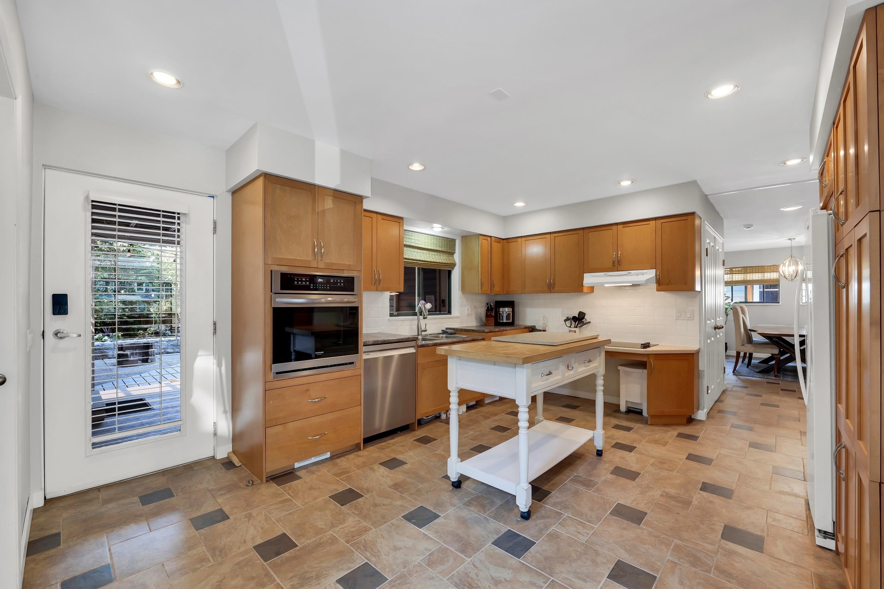 38089 Guilford Drive, Squamish, V8B 0X5 — photo 4