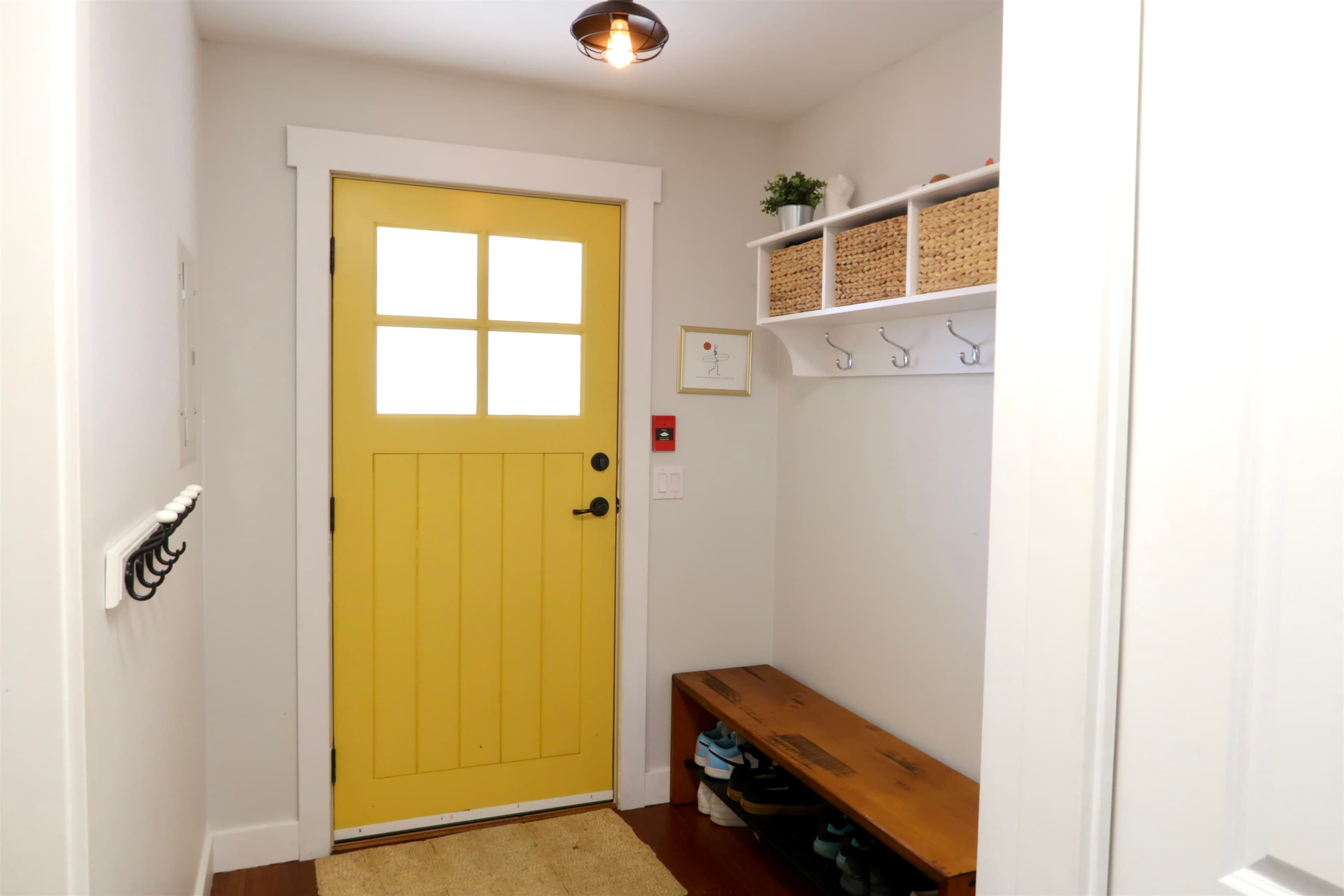 201 - 414 Gower Point Road, Gibsons, V0N 1V0 — photo 2