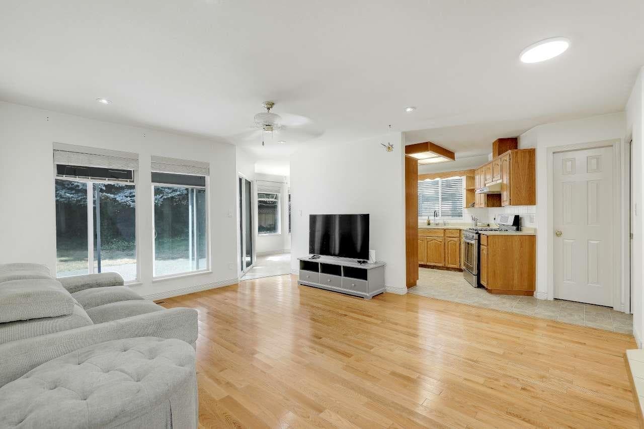 10869 162b Street, Surrey, V4N 1N9 — photo 3
