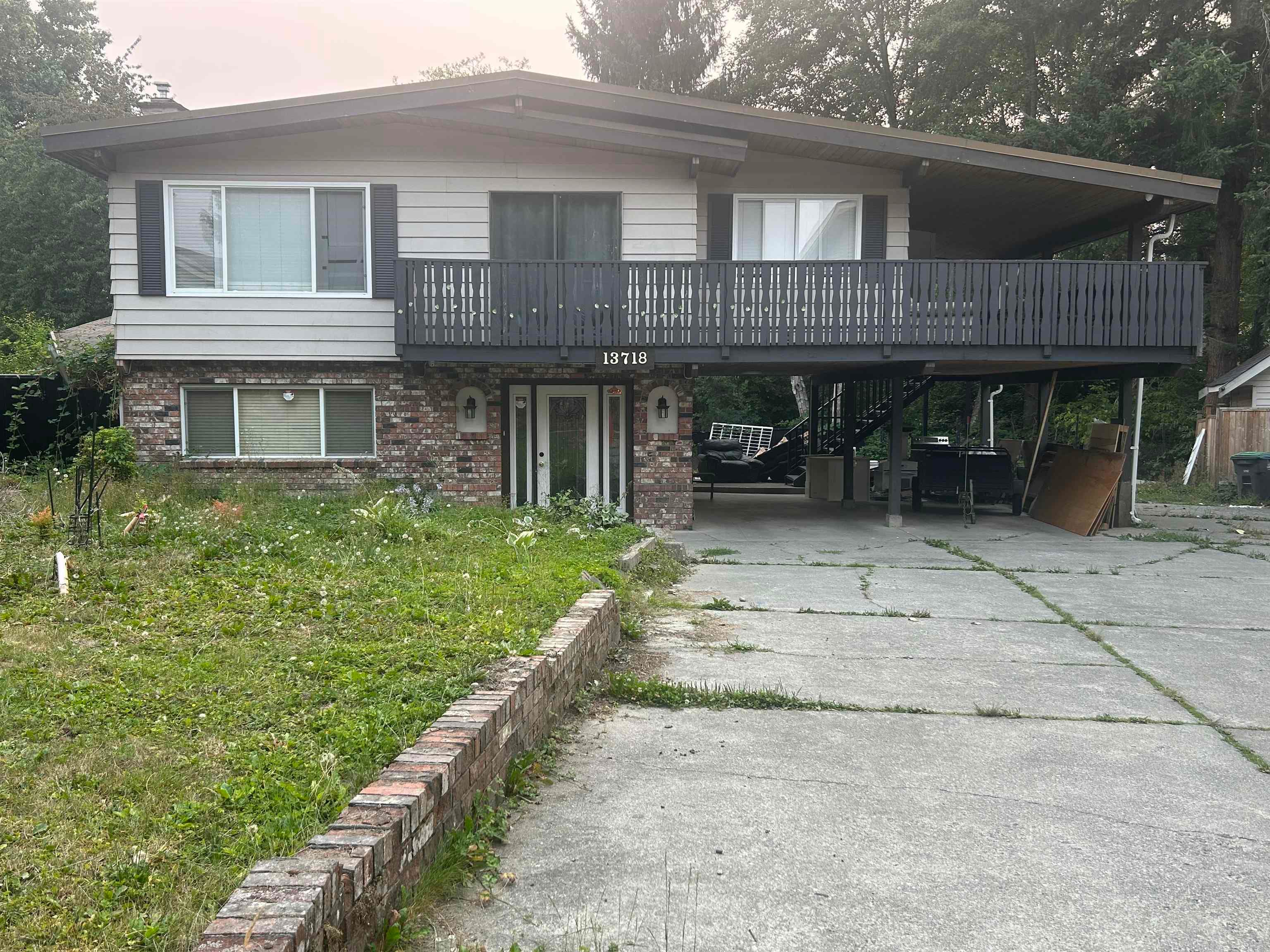13718 Glen Place, Surrey, V3V 6L5 — photo 1