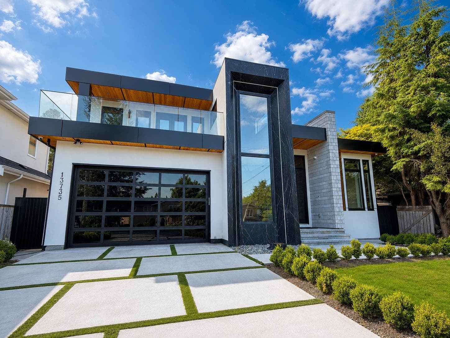 13735 Blackburn Avenue, White Rock