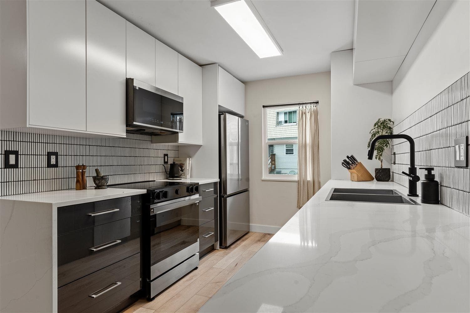 4 - 33293 E Bourquin Crescent, Abbotsford, V2S 1Y2 — photo 4
