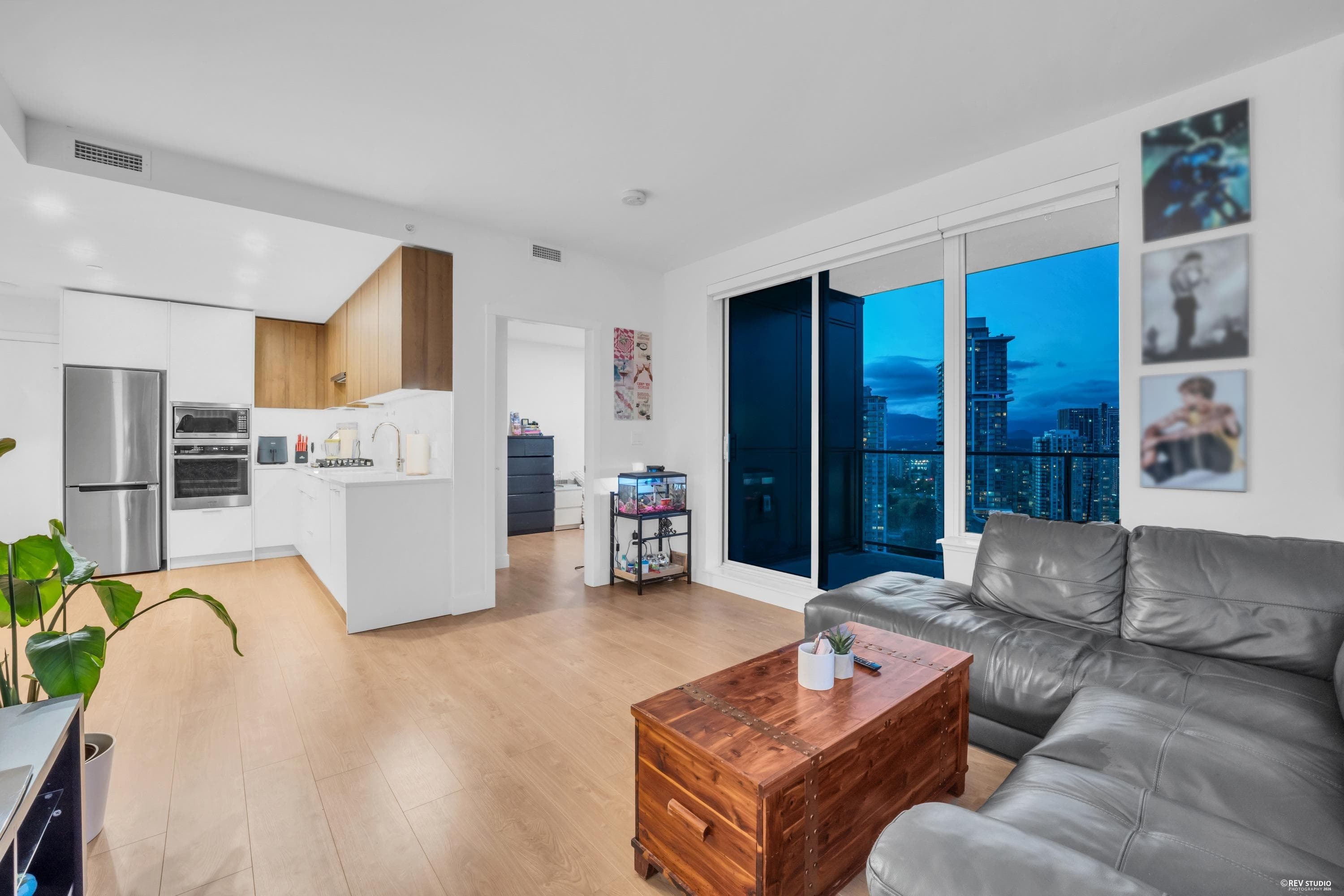 2402 - 13359 Old Yale Road, Surrey, V3T 0S4 — photo 4