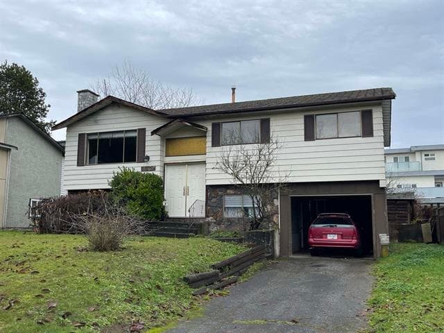 8868 Roslin Place, Surrey, V3V 6L8 — photo 1