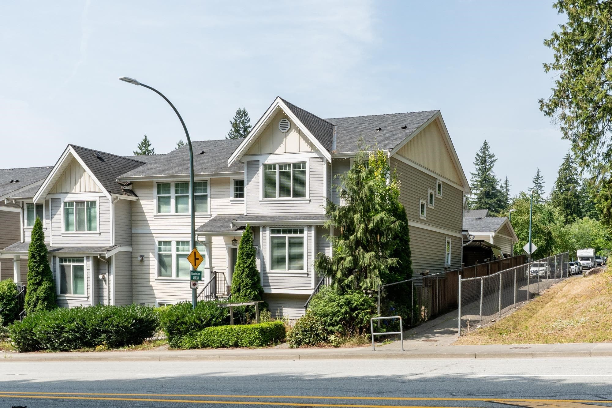 1250 Coast Meridian Road, Coquitlam, V3B 0E8 — photo 2