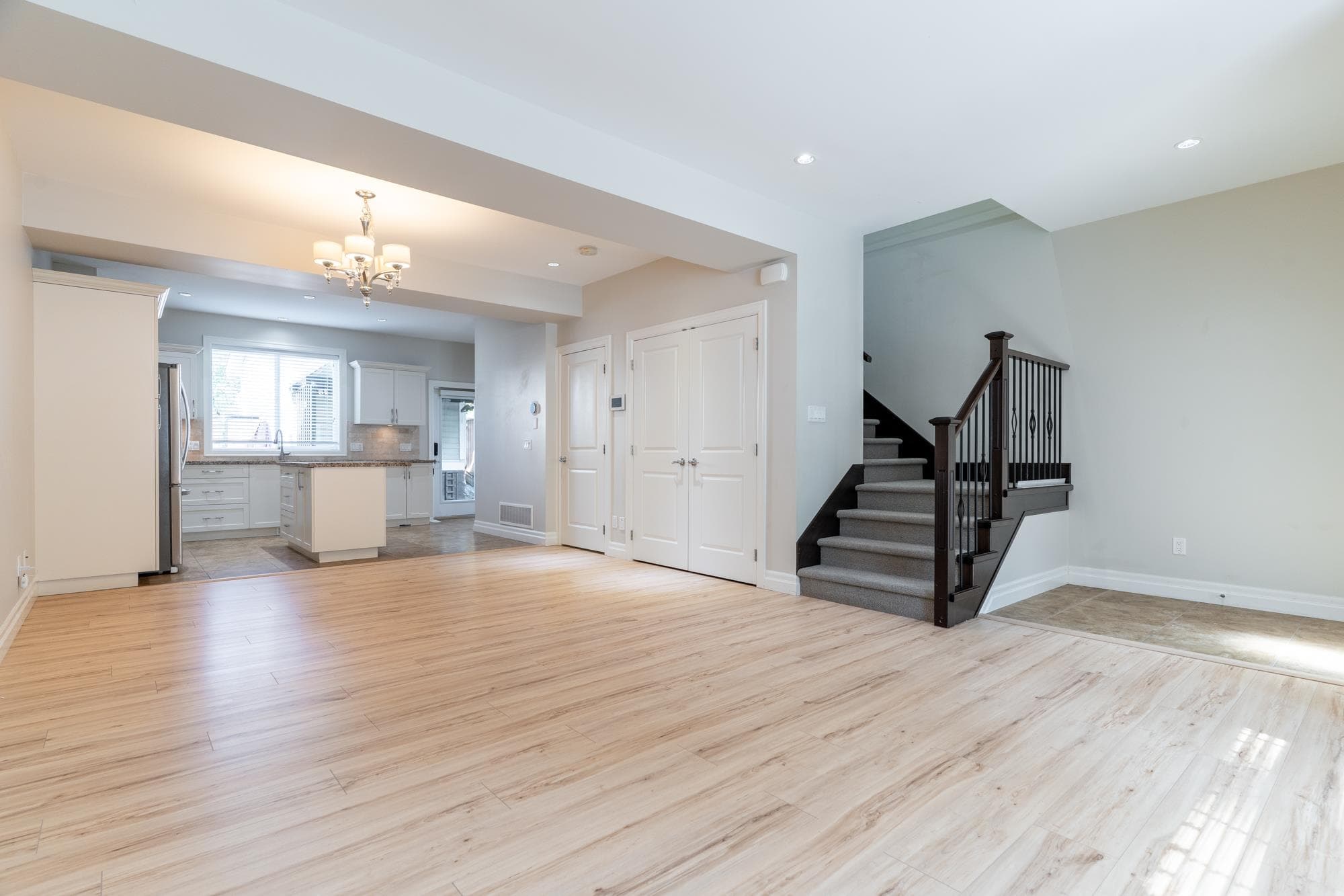 1250 Coast Meridian Road, Coquitlam, V3B 0E8 — photo 5