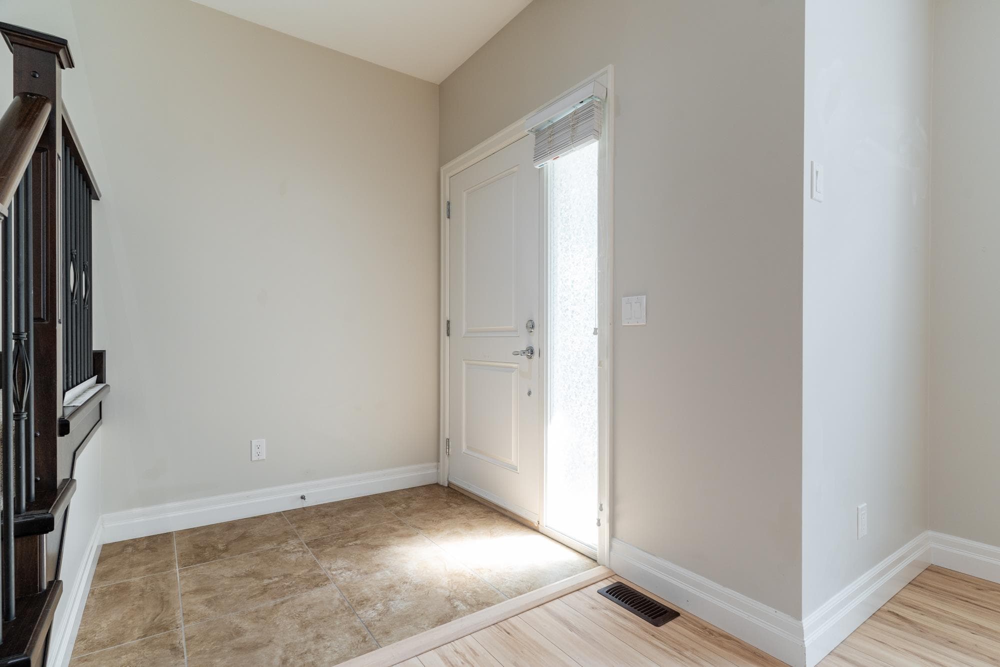 1250 Coast Meridian Road, Coquitlam, V3B 0E8 — photo 4