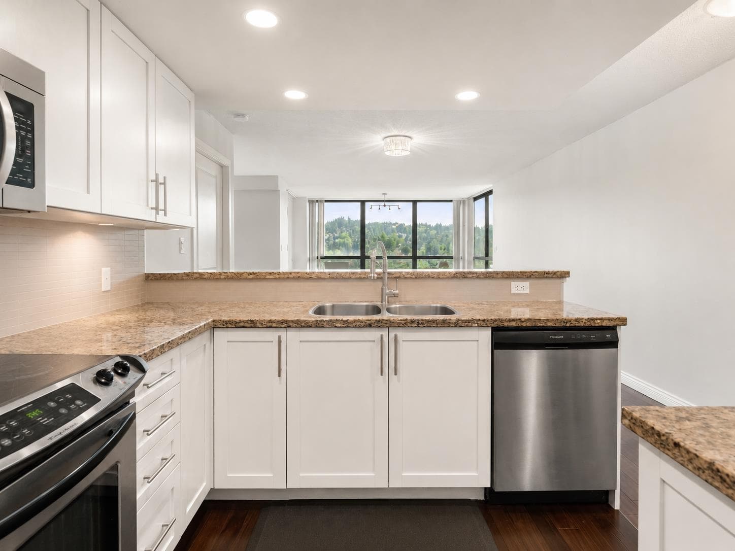 1403 - 288 Ungless Way, Port Moody, V3H 0C9 — photo 4