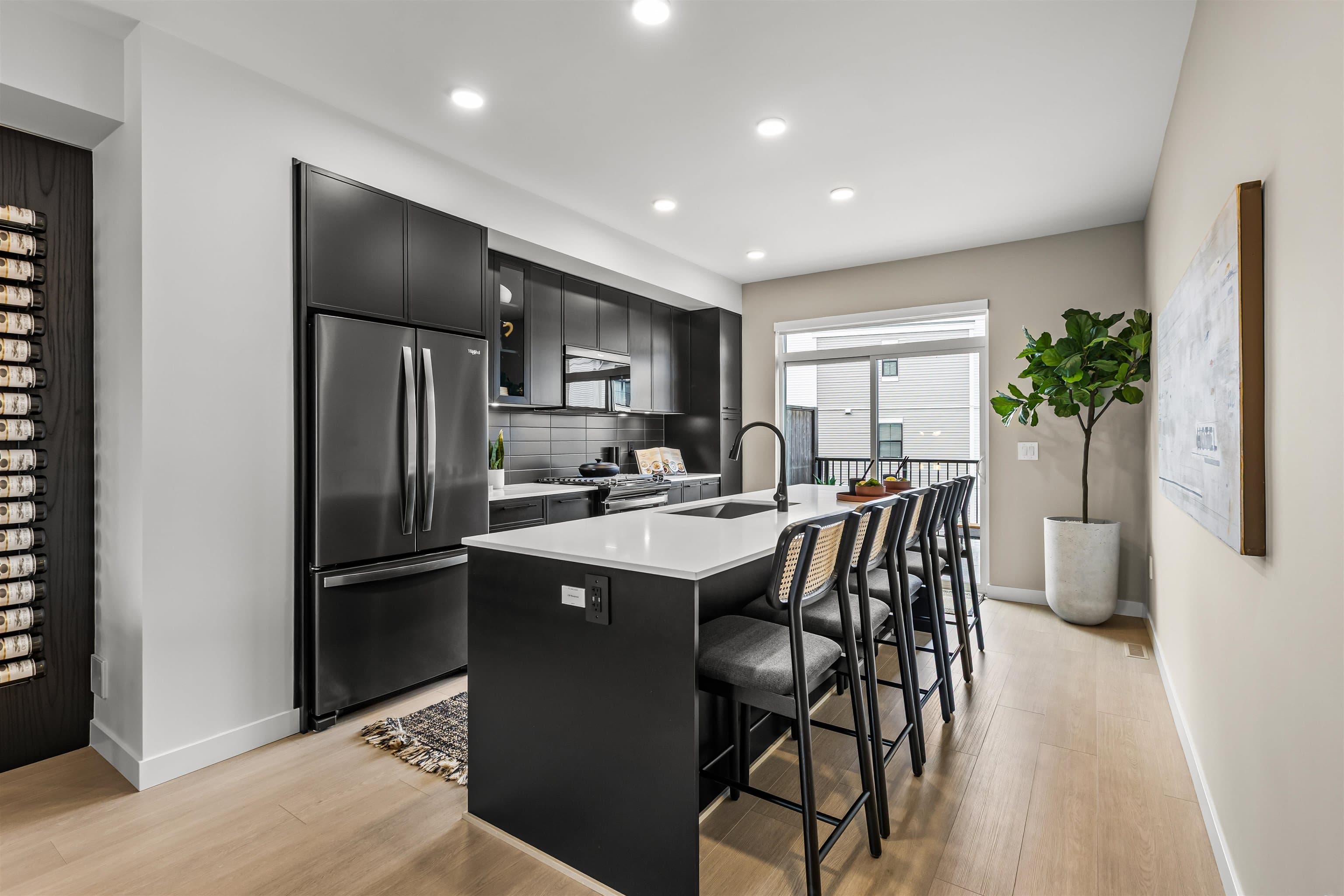 3 - 2886 Montrose Avenue, Abbotsford, V2S 0N7 — photo 1