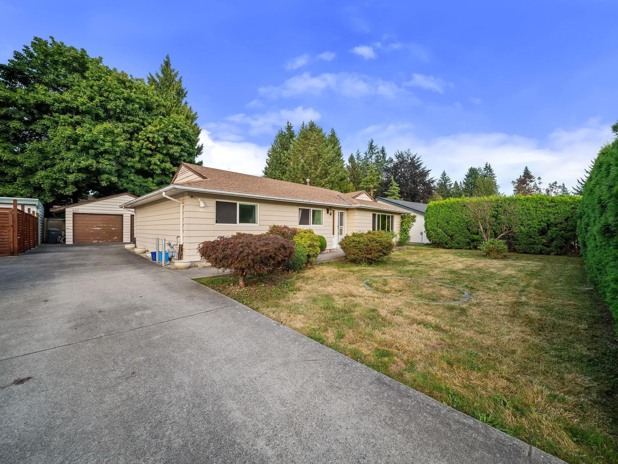 667 Cypress Street, Coquitlam, V3J 6L3 — photo 2