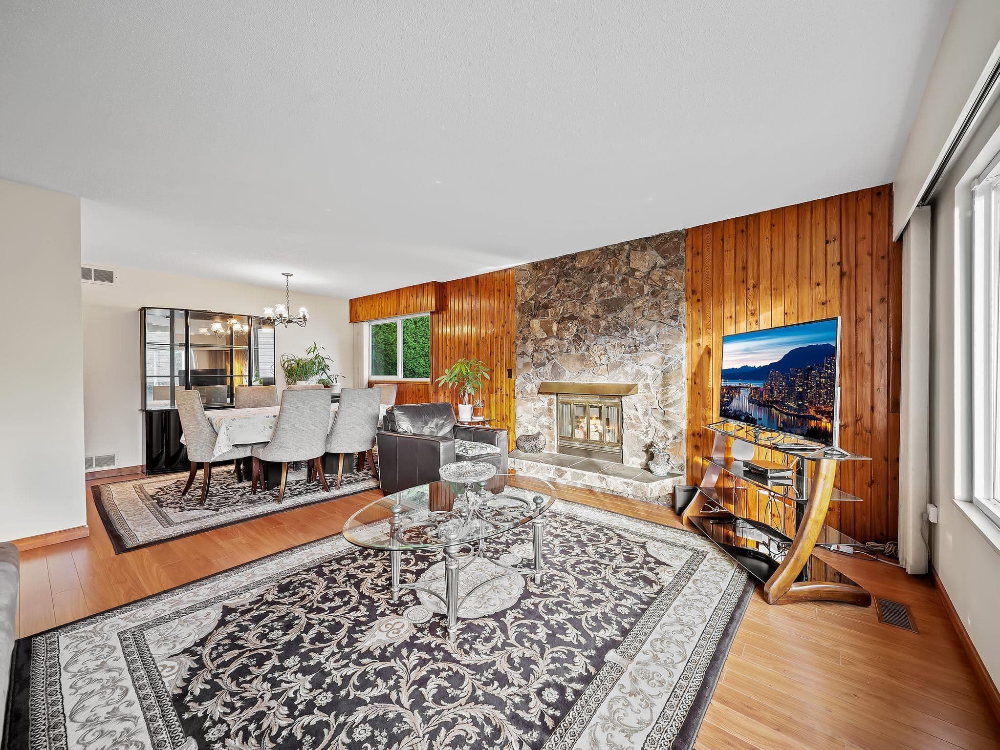 667 Cypress Street, Coquitlam, V3J 6L3 — photo 5