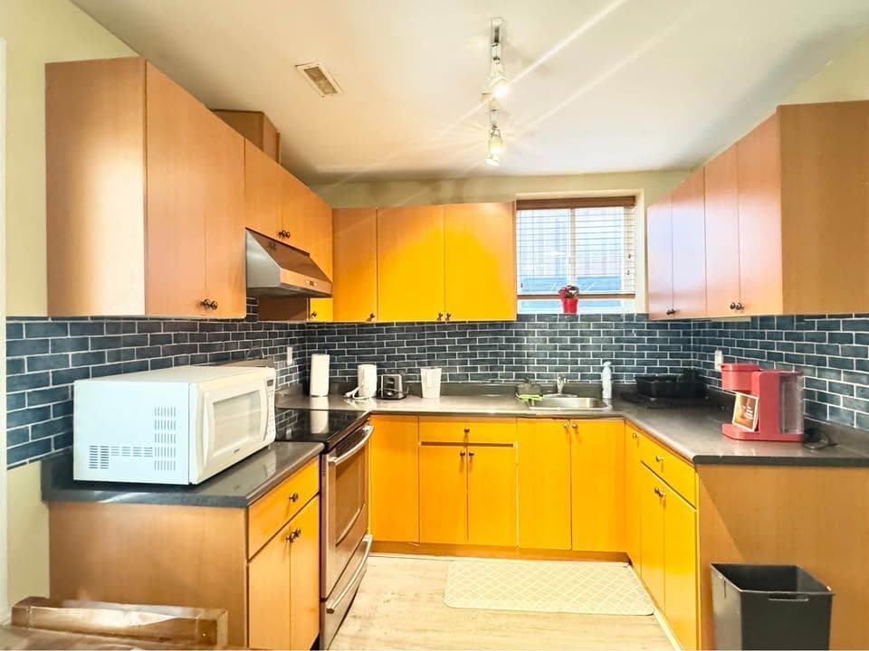 Basement - 159xx 89a Avenue, Surrey, V4V 5M2 — photo 2
