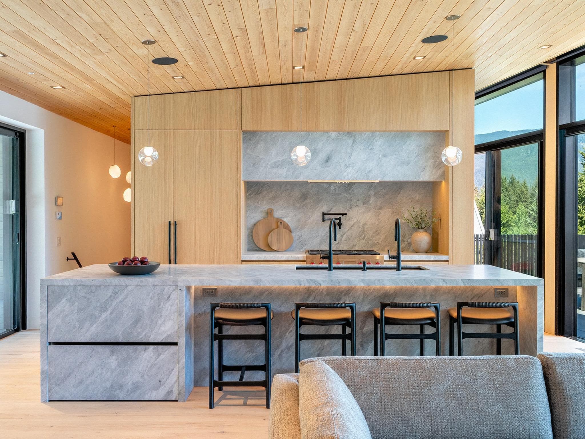 3452 Blueberry Drive, Whistler, V8E 0B9 — photo 3