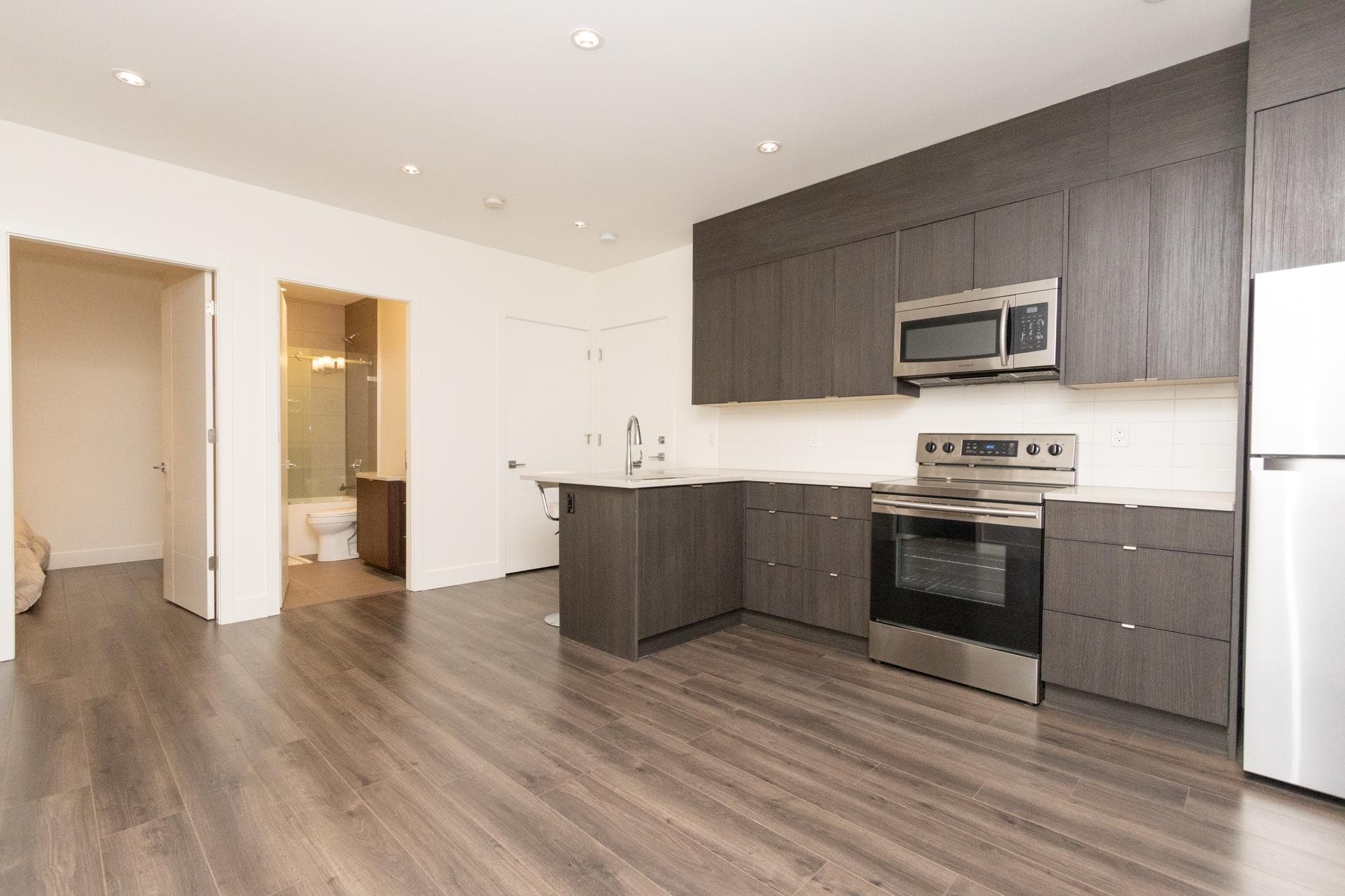 Suite - 7230 Kitchener Street, Burnaby, V5A 1L6 — photo 4