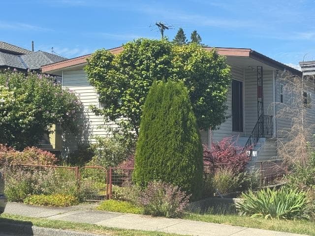 2935 Adanac Street, Vancouver, V5K 2N4 — photo 3
