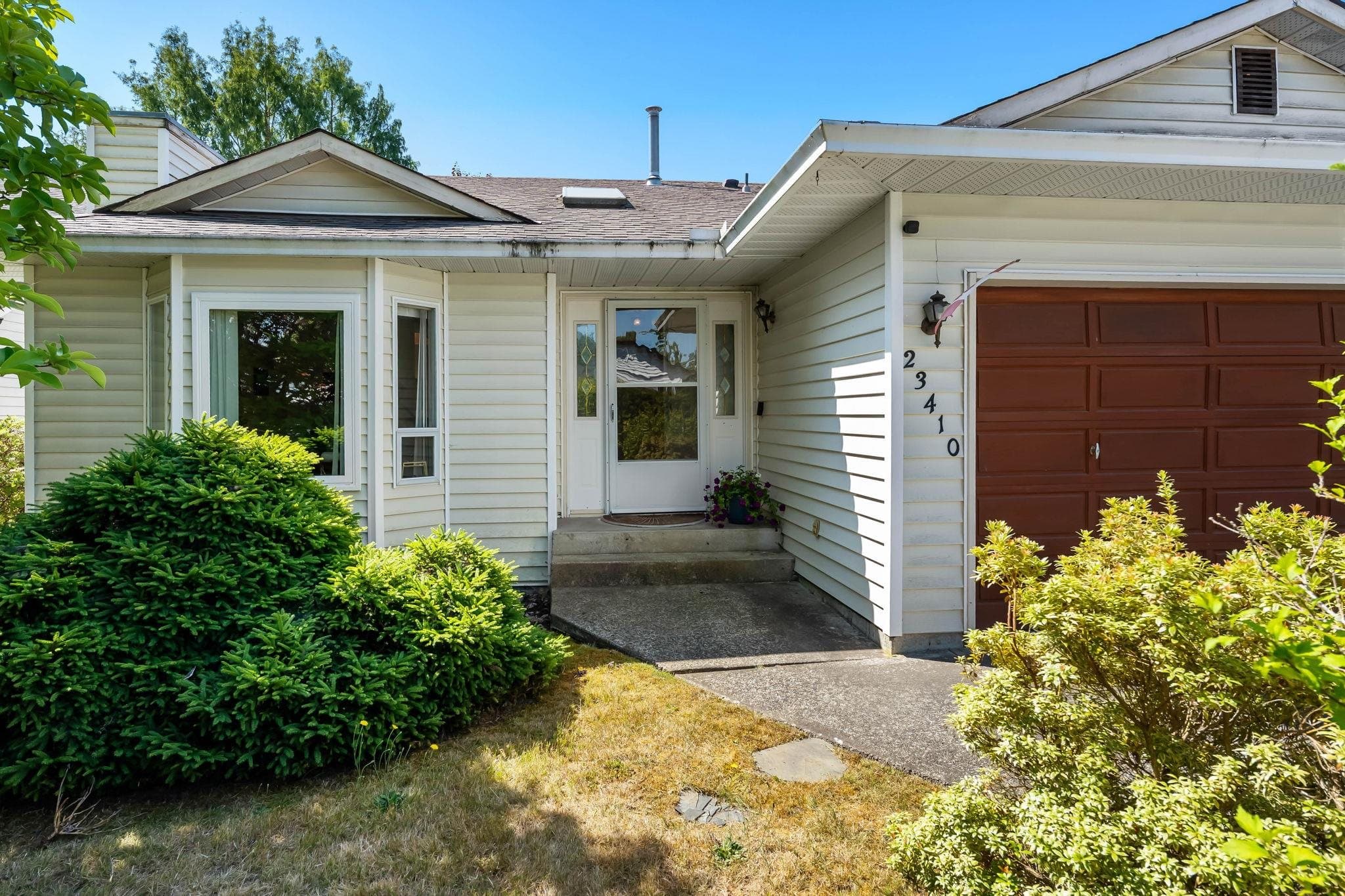 23410 Nightingale Avenue, Maple Ridge, V2X 9C8 — photo 3