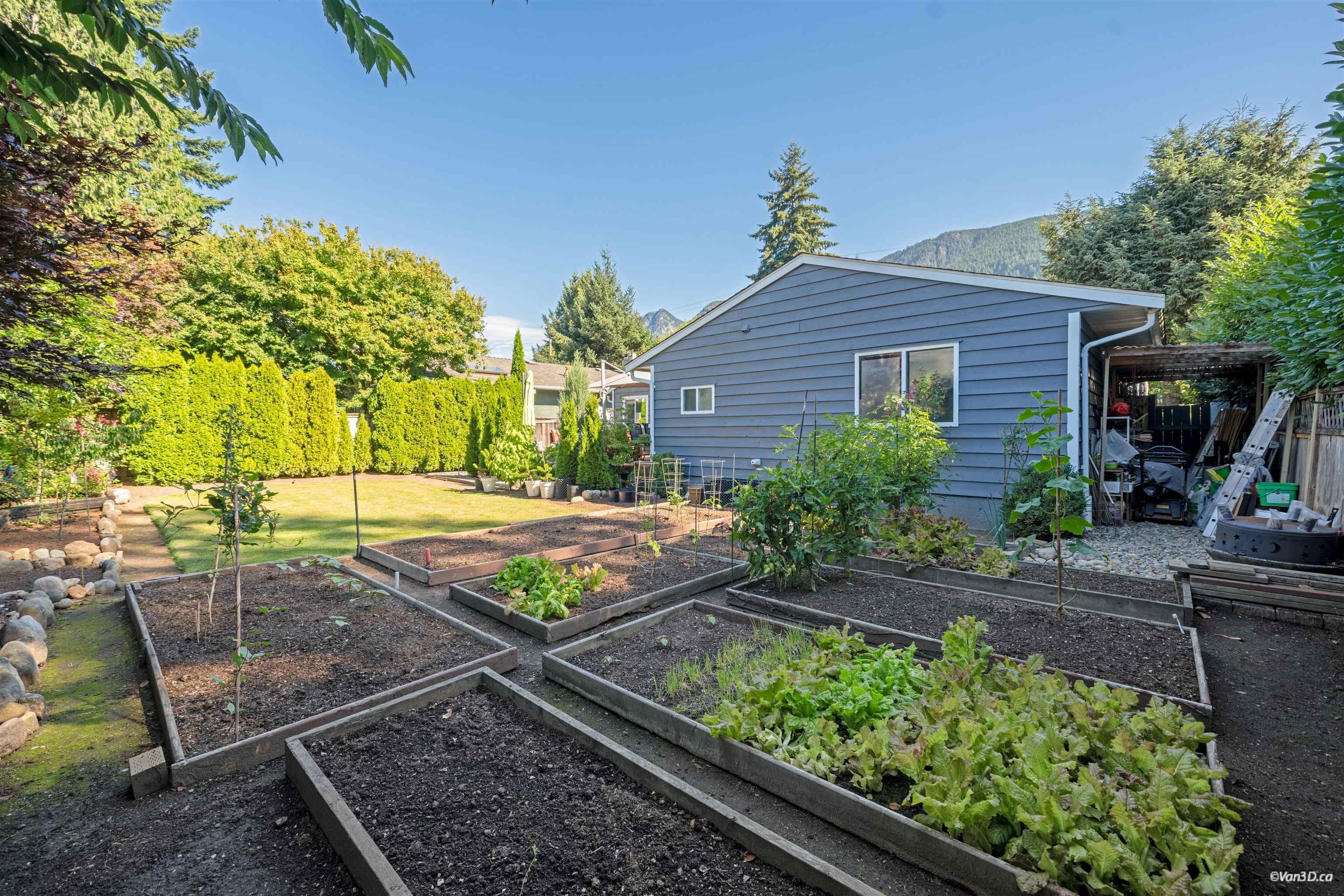 1043 Belvedere Drive, North Vancouver, V7R 2C6 — photo 5