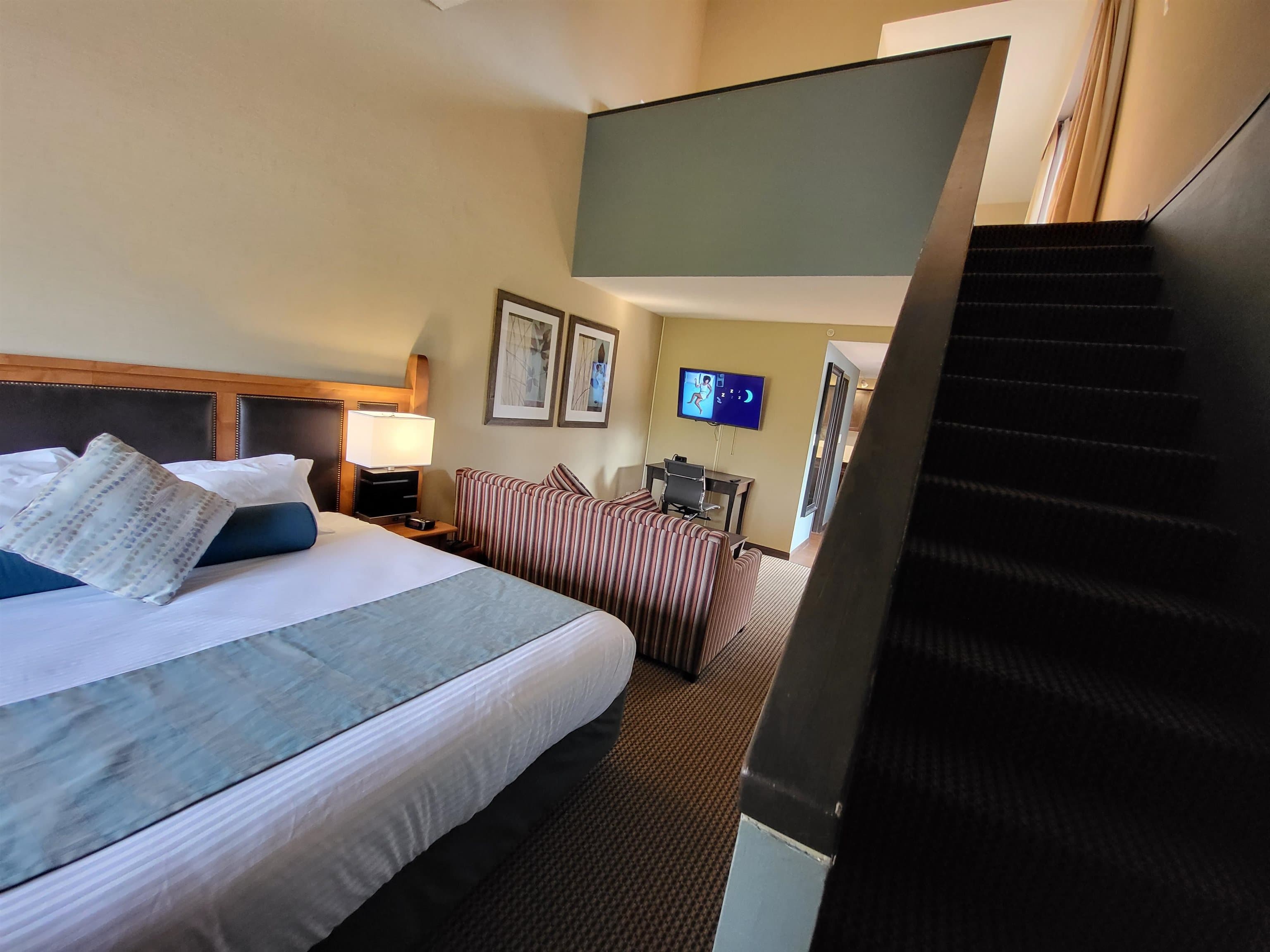 220 - 4220 Gateway Drive, Whistler, V8E 0Z7 — photo 2