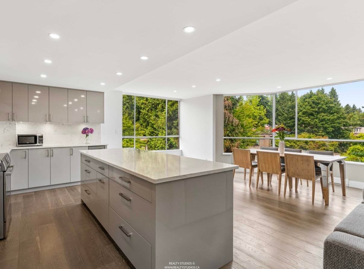 201 - 2140 Briar Avenue, Vancouver