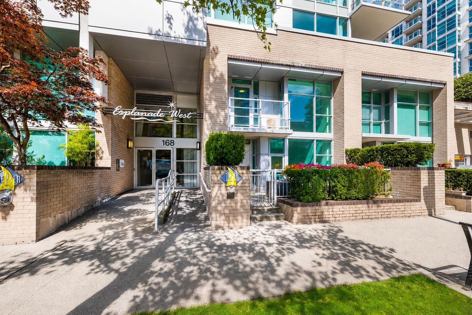TH8 - 168 E Esplanade Avenue, North Vancouver, V7L 4X8 — photo 2