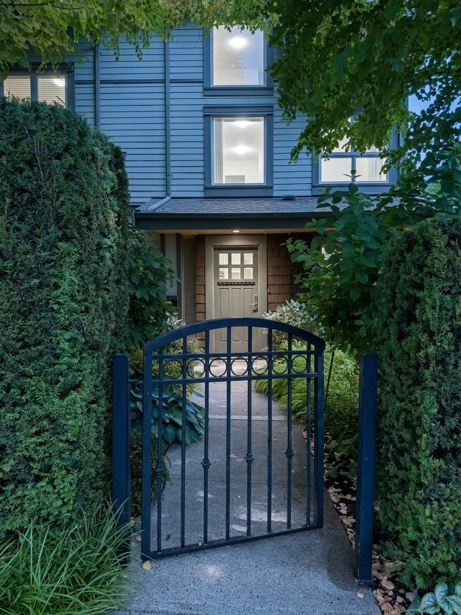 2982 Chesterfield Avenue, North Vancouver, V7N 3M6 — photo 4