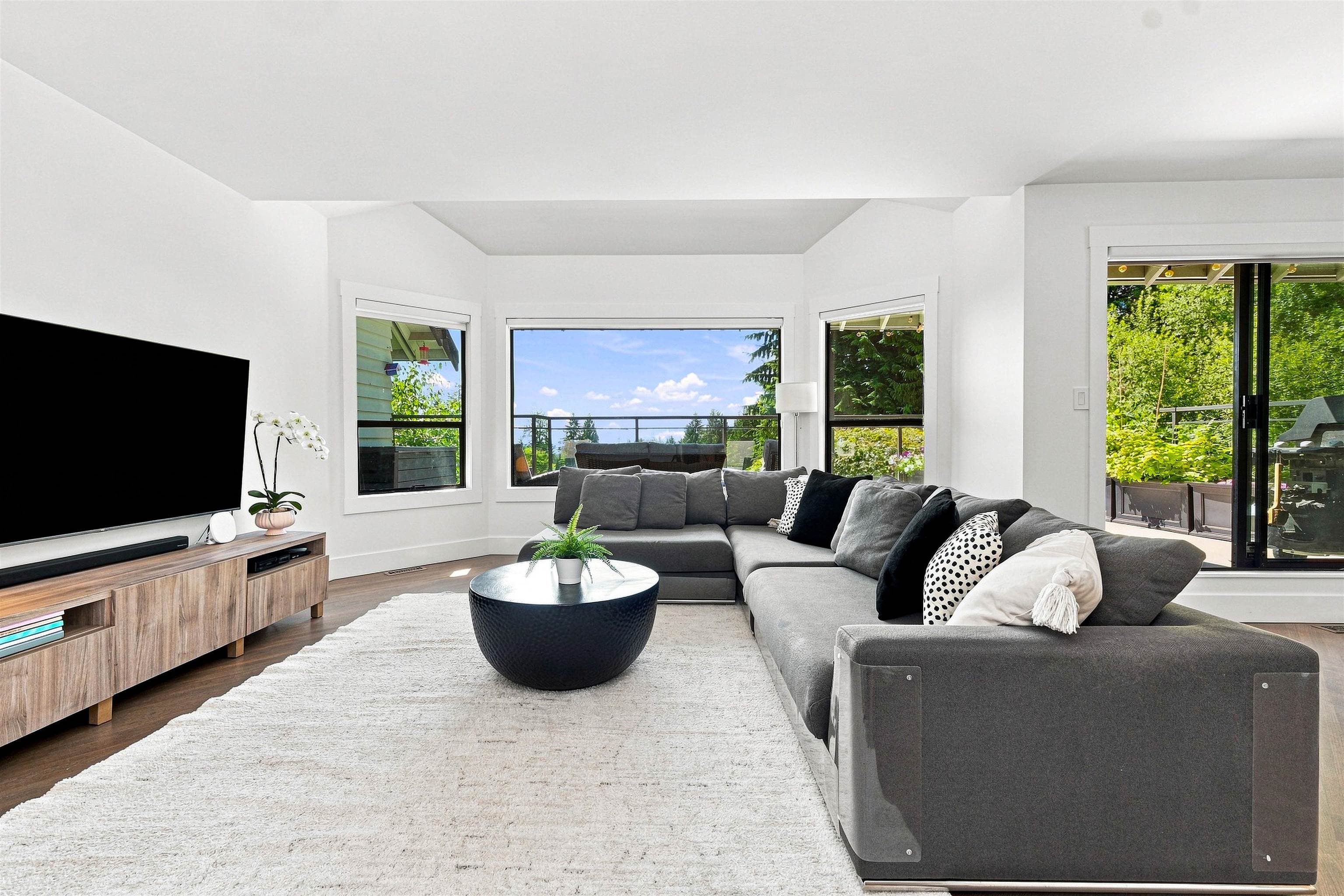 5723 Owl Court, North Vancouver, V7R 4V1 — photo 3