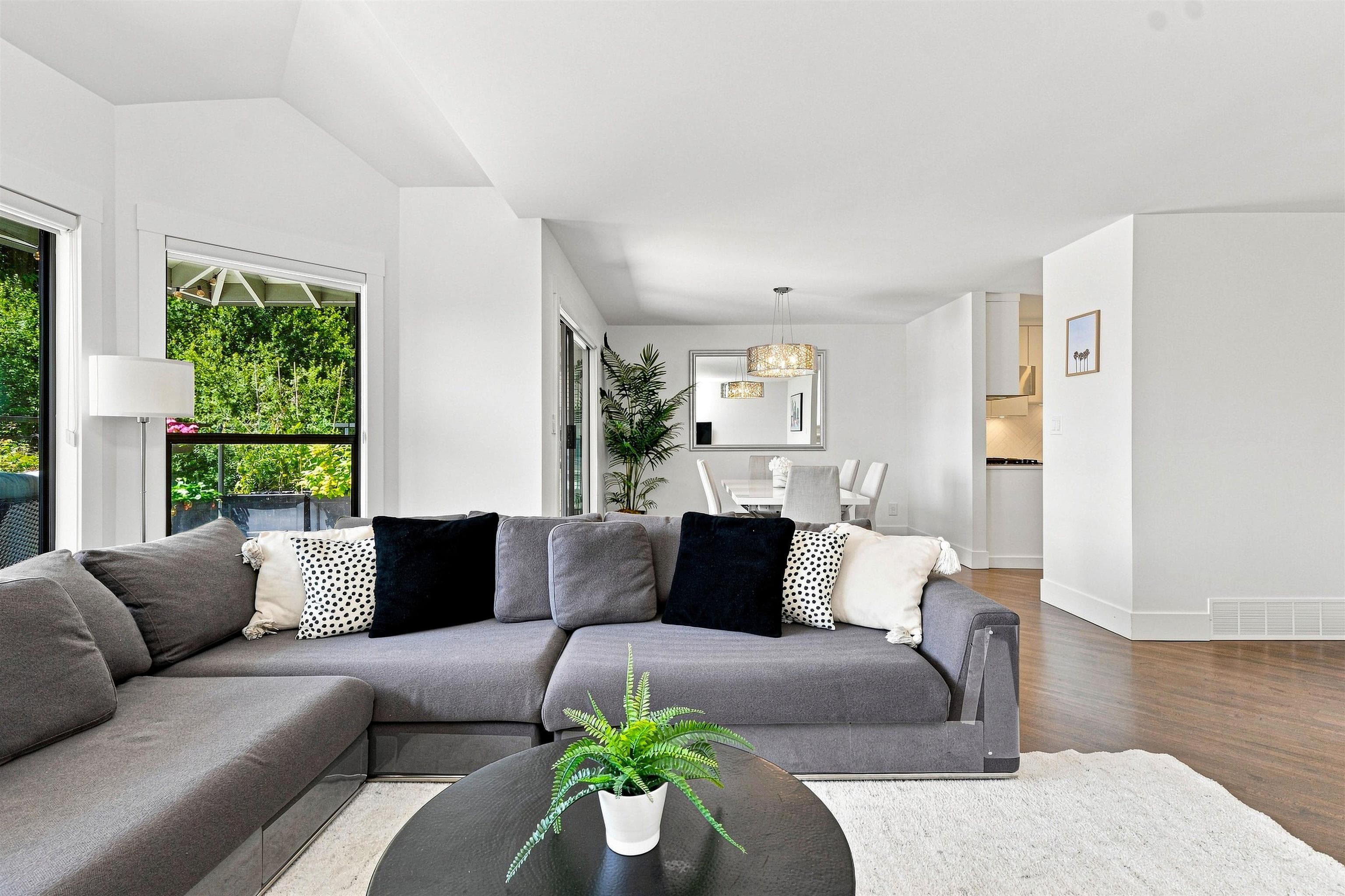 5723 Owl Court, North Vancouver, V7R 4V1 — photo 4