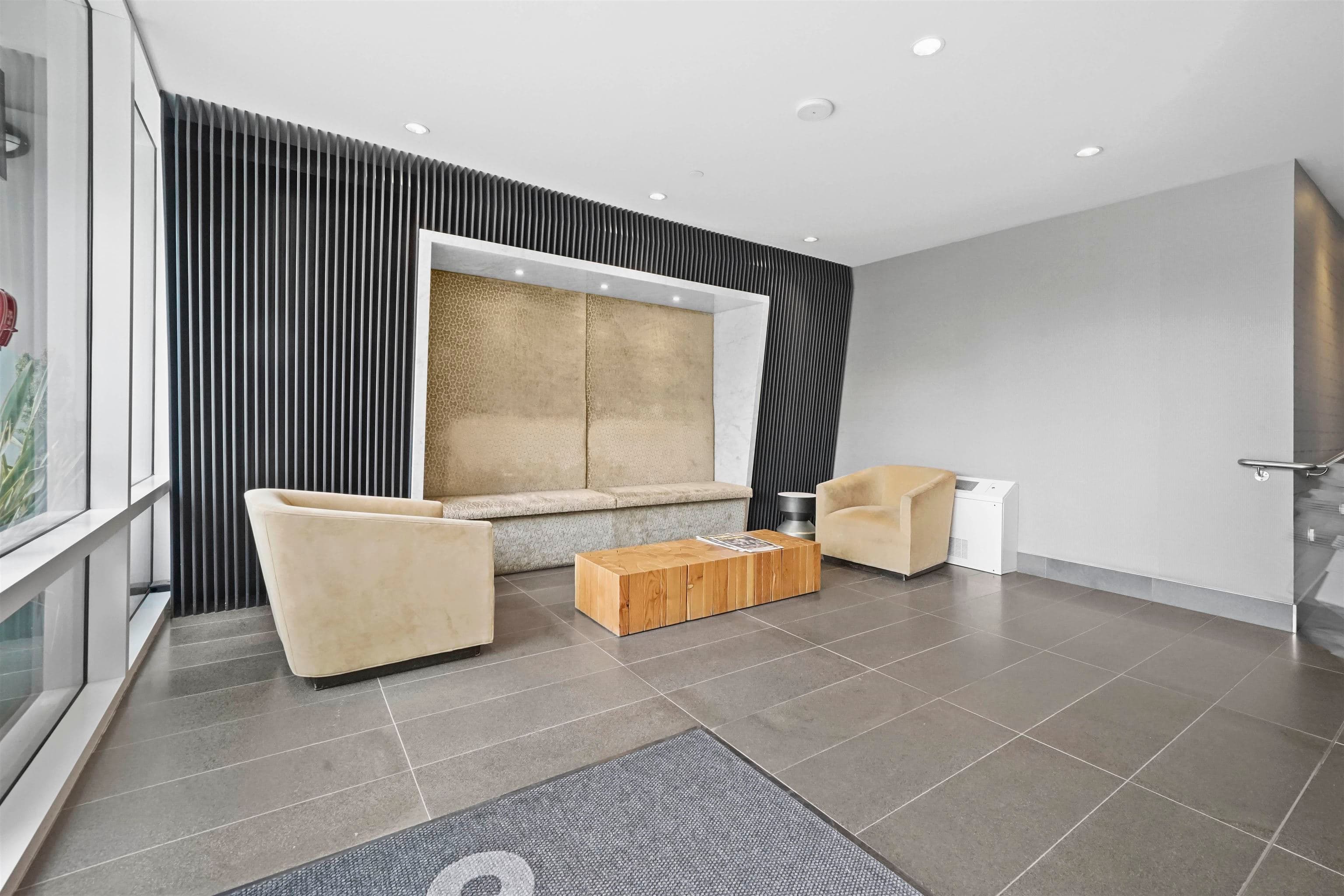 1915 - 1618 Quebec Street, Vancouver, V6A 0C5 — photo 2
