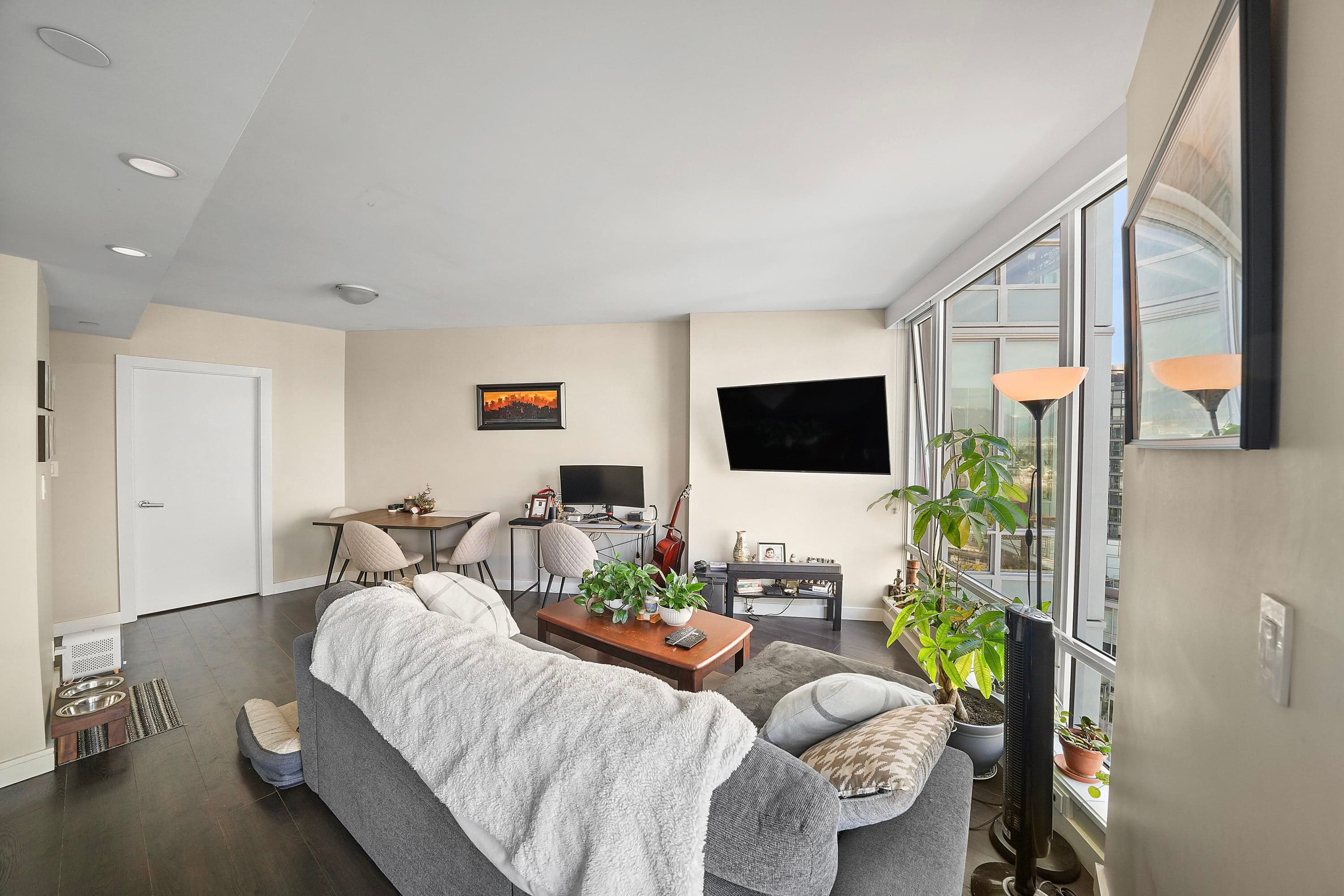 1915 - 1618 Quebec Street, Vancouver, V6A 0C5 — photo 4
