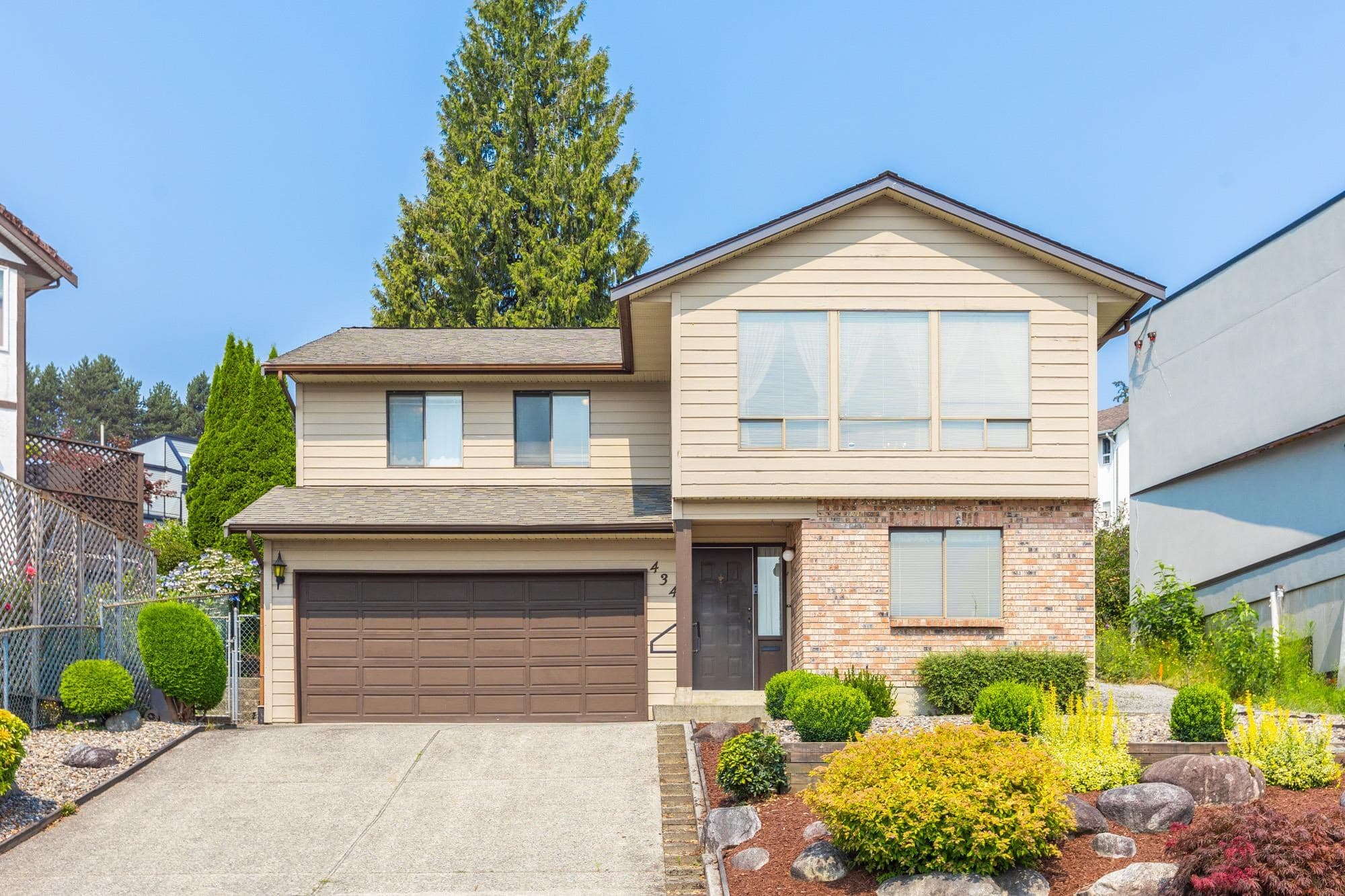 434 Alouette Drive, Coquitlam, V3C 4Y8 — photo 1