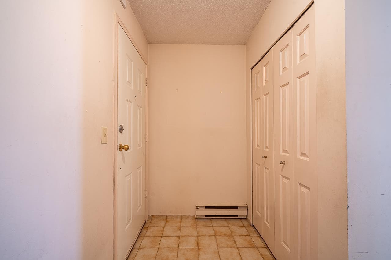 201 - 14957 Thrift Avenue, White Rock, V4B 2K1 — photo 2